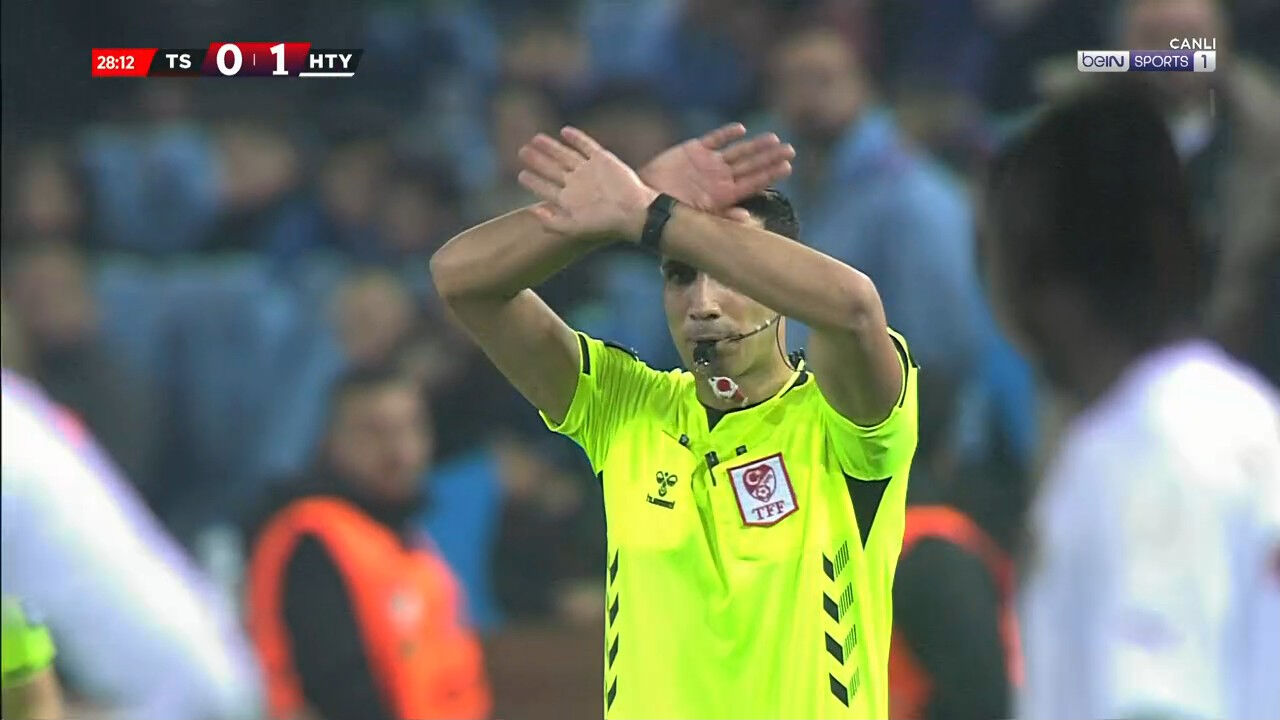 Trabzon'da penaltı isyanı! VAR'dan 2 pozisyon geri döndü - 2. Resim