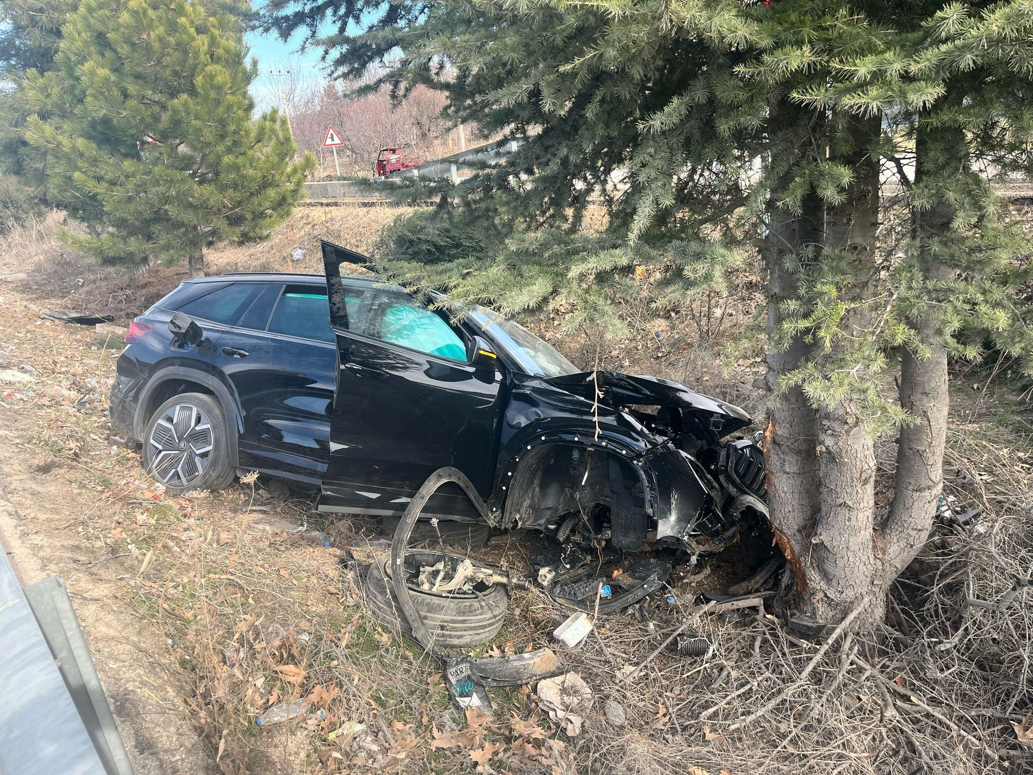 AK Partili isim eşi ve kızıyla birlikte kaza geçirdi - 1. Resim