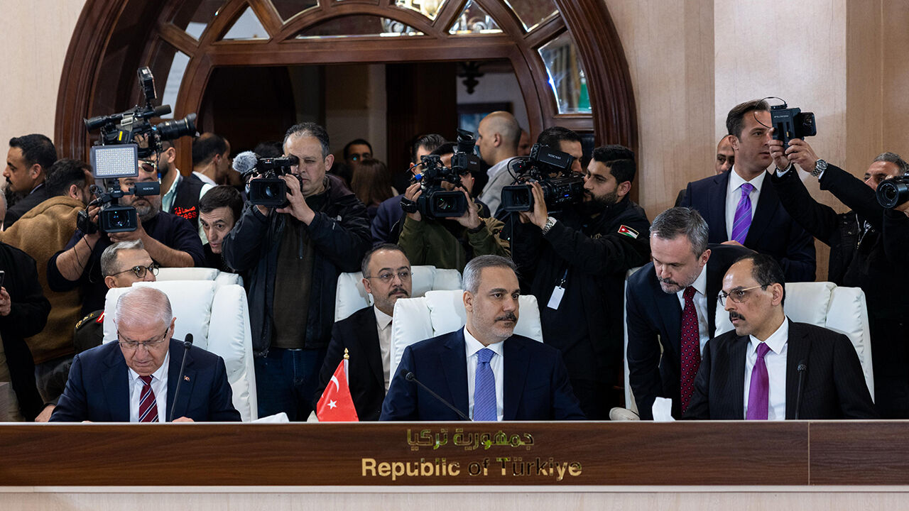 Bakan Fidan'dan bölge ülkelerine tarihi çağrı: Suriye'yi provokasyonla rayından çıkarmak istiyorlar Bakan Fidan'dan bölge ülkelerine tarihi çağrı: Suriye'yi provokasyonla rayından çıkarmak istiyorlar - 1. Resim