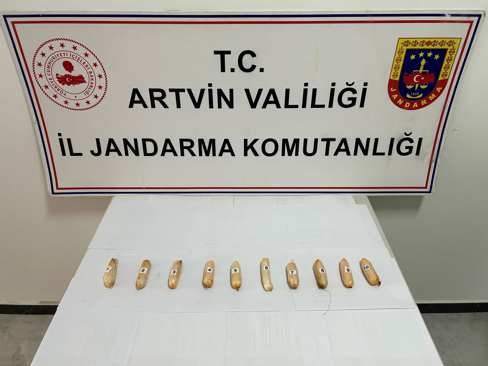 İran'dan Türkiye'ye girdi, bağırsağından çıkanlar 'yok artık' dedirtti! Tam 350 gram taşımış İran'dan Türkiye'ye girdi, bağırsağından çıkanlar 'yok artık' dedirtti! Tam 350 gram taşımış - 1. Resim