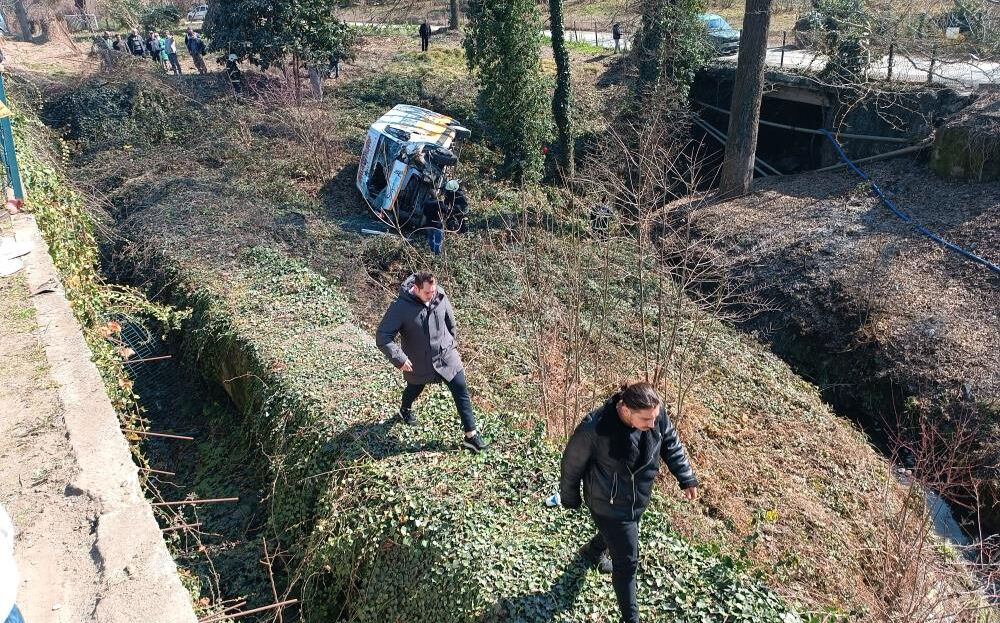 Ordu'da can pazarı! Minibüs ile otomobil çarpıştı: Yaralıların çoğu çocuk - 1. Resim