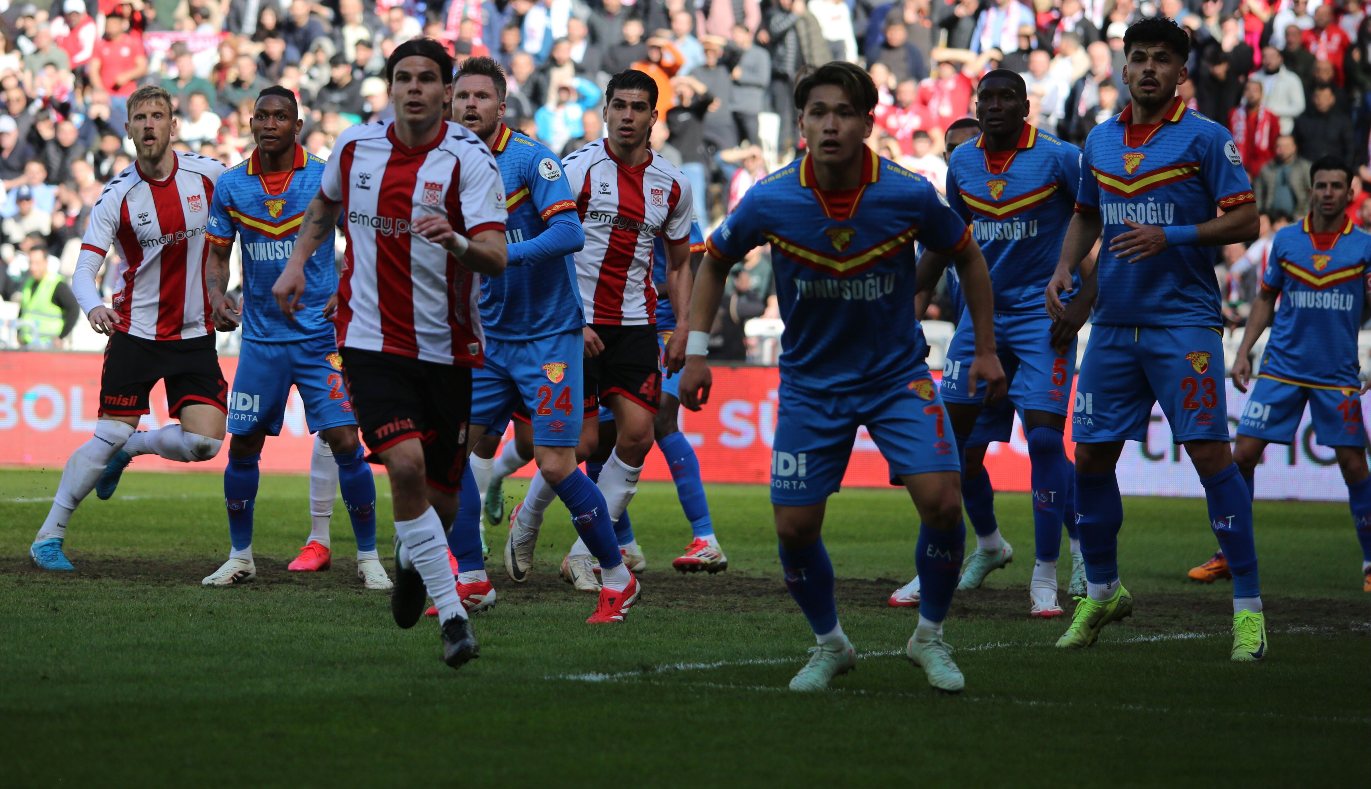 Rıza Çalımbay hızlı başladı! Sivasspor Göztepe'yi 3 golle geçti - 1. Resim