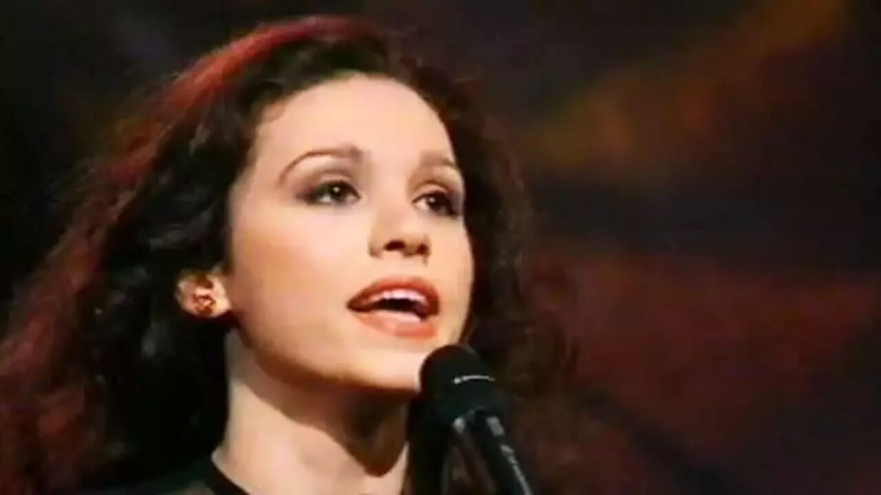 Şebnem Paker 28 yıl sonra ortaya çıktı! Hem son hali hem de yaptığı iş şaşırttı Şebnem Paker 28 yıl sonra ortaya çıktı! Hem son hali hem de yaptığı iş şaşırttı - 1. Resim