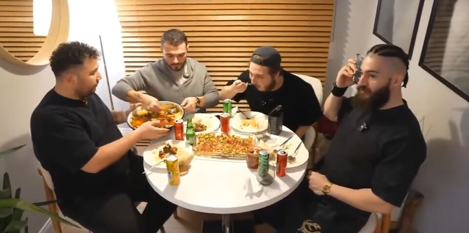 Testo Taylan, Efecan Kültür'ün ölüm haberini canlı yayında aldı! O anlar sosyal medyada gündem oldu Testo Taylan, Efecan Kültür'ün ölüm haberini canlı yayında aldı! O anlar sosyal medyada gündem oldu - 4. Resim