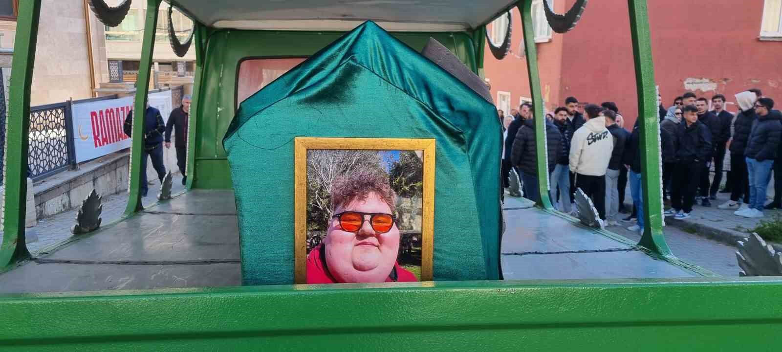 Testo Taylan, Efecan Kültür'ün ölüm haberini canlı yayında aldı! O anlar sosyal medyada gündem oldu Testo Taylan, Efecan Kültür'ün ölüm haberini canlı yayında aldı! O anlar sosyal medyada gündem oldu - 2. Resim