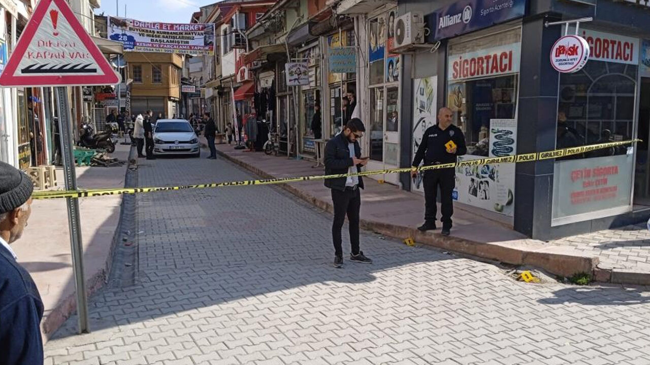 18 yaşındaki saldırgan el şakası yüzünden tüfekle dehşet saçtı! Çok sayıda yaralı var 18 yaşındaki saldırgan tüfekle dehşet saçtı! Çok sayıda yaralı var - 1. Resim