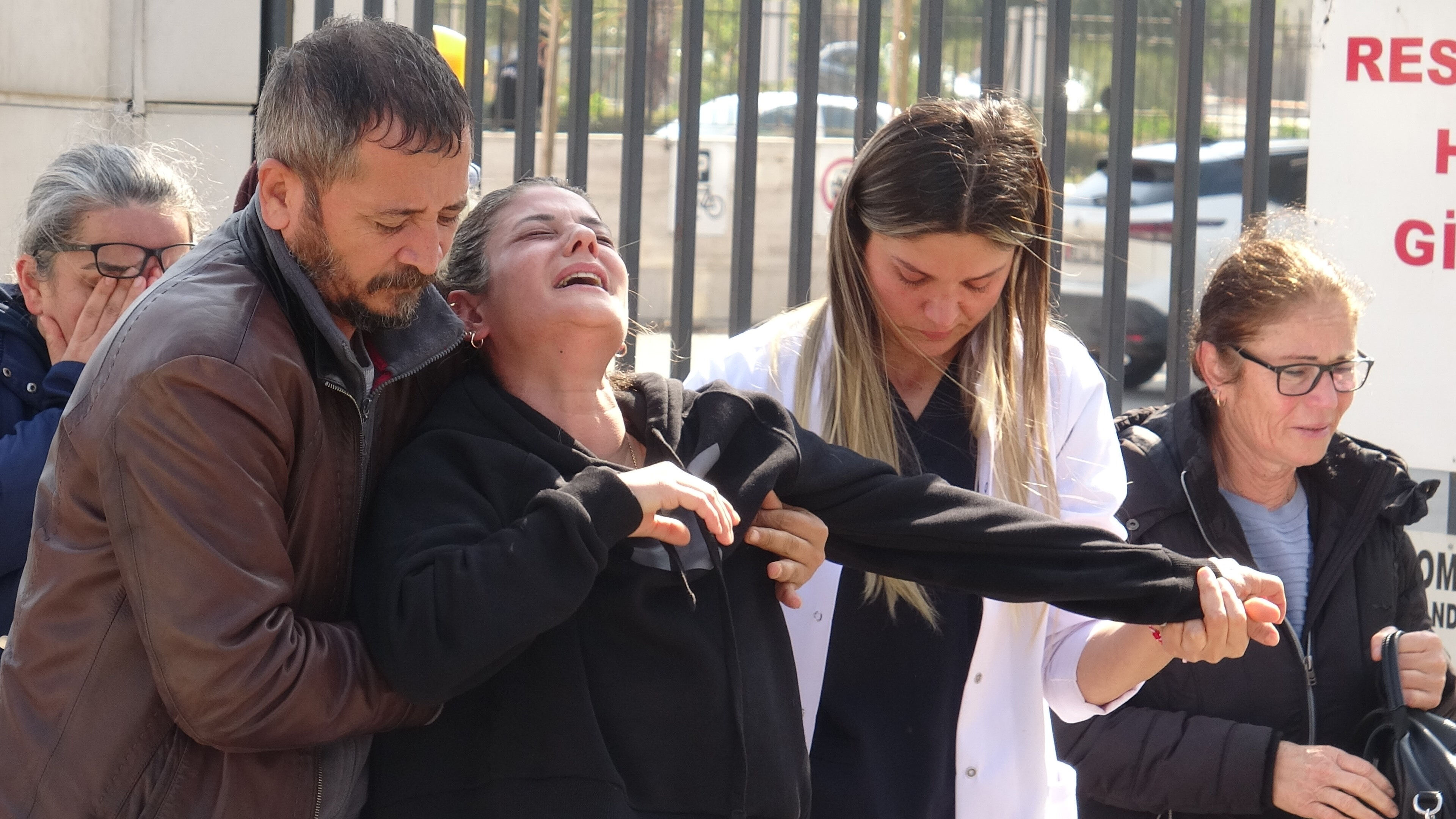 2 ay önce evlendiği hemşireyi satırla katletti! Annesi "Yavrum delik deşik olmuş" diyerek feryat etti 2 ay önce evlendiği hemşireyi satırla katletti! Annesi "Yavrum delik deşik" olmuş diyerek feryat etti - 1. Resim