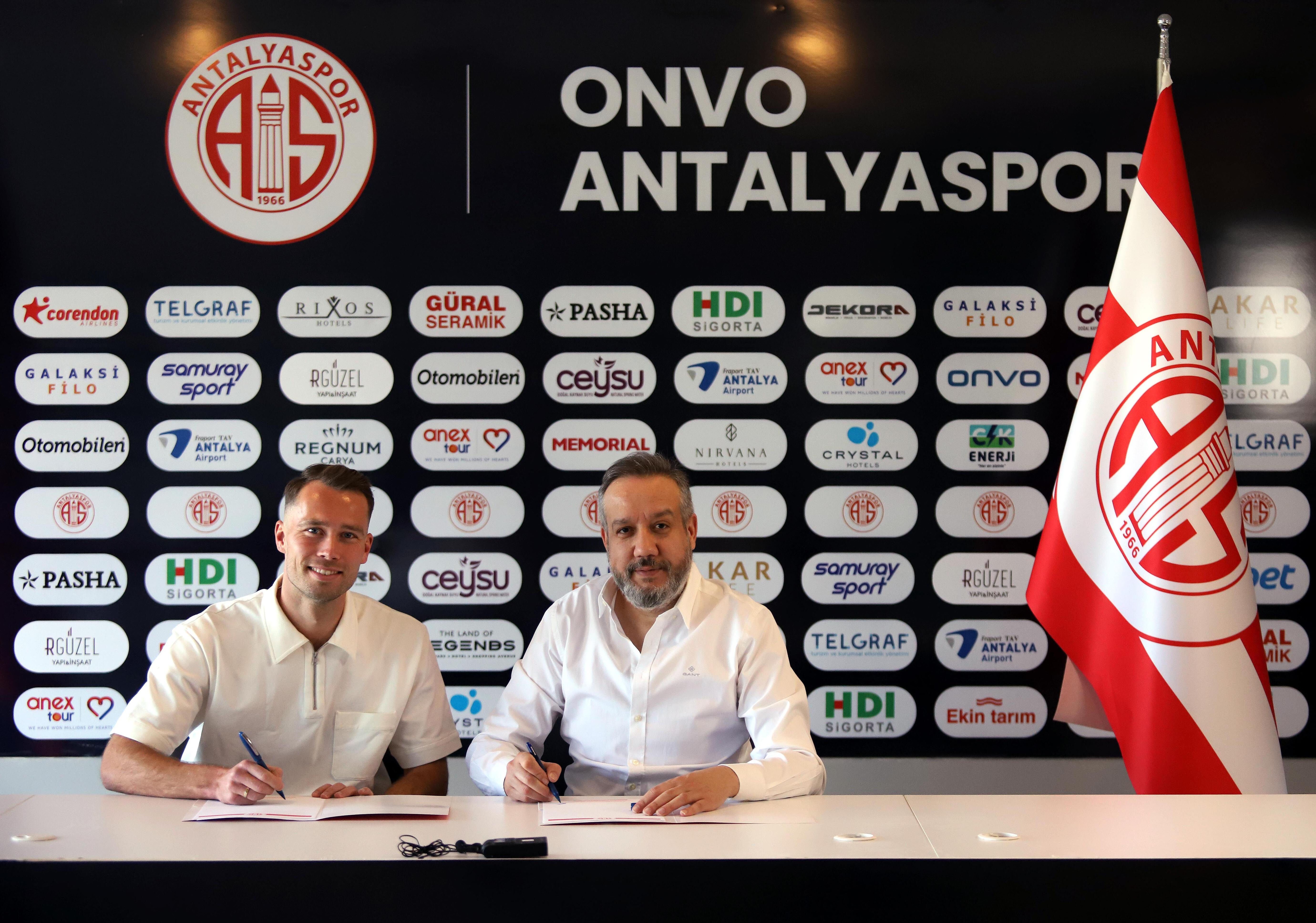 Antalyaspor, Van de Streek ile sözleşme uzattı! - 1. Resim
