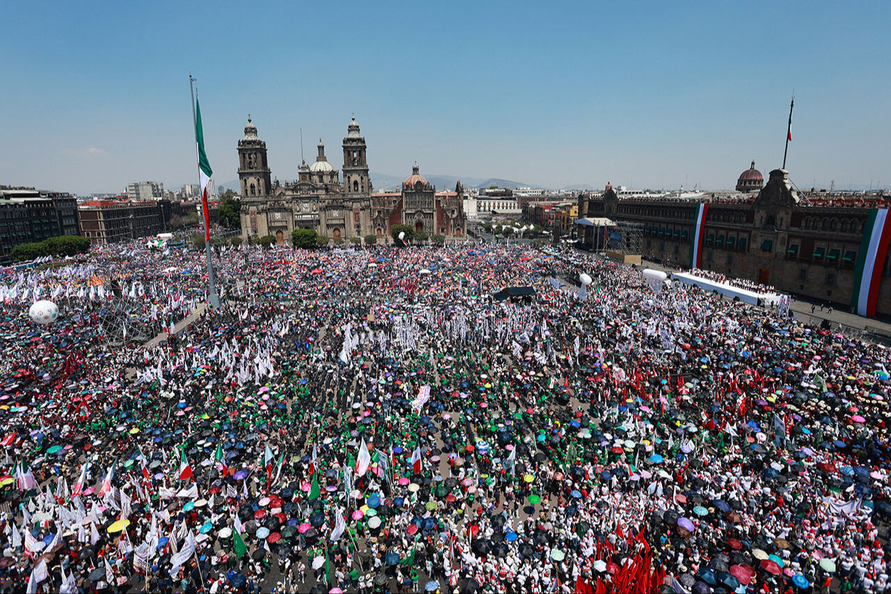 Binlerce kişiyi ABD'ye karşı topladı! Meksika Devlet Başkanı Sheinbaum'dan Trump'a sesleniş mitingi Binlerce kişiyi ABD'ye karşı topladı! Meksika Devlet Başkanı Sheinbaum'dan Trump'a sesleniş mitingi - 2. Resim