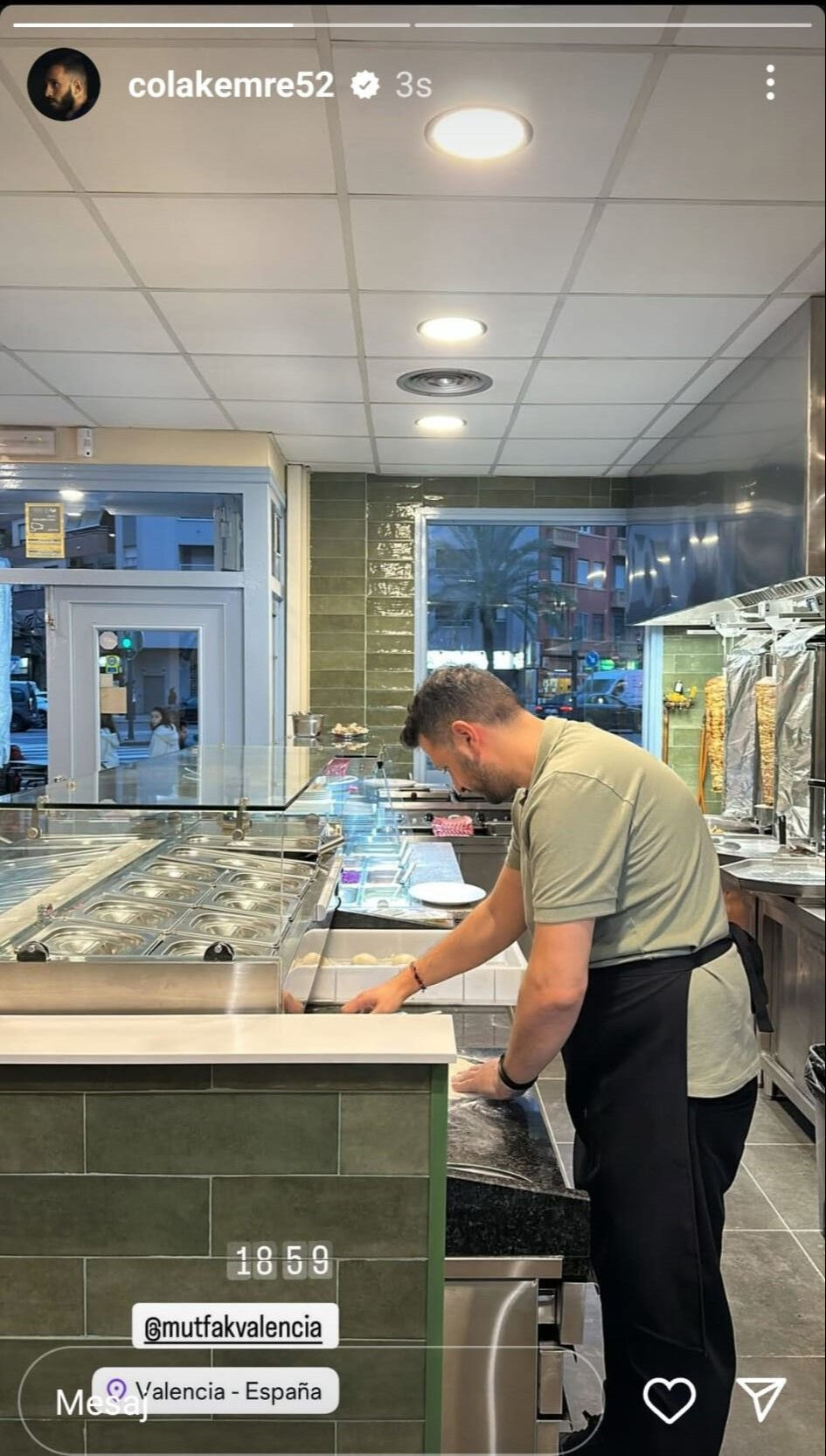 Futbolcu bıraktı, bu işe girdi! Emre Çolak yeni işinde paraya para demiyor - 2. Resim