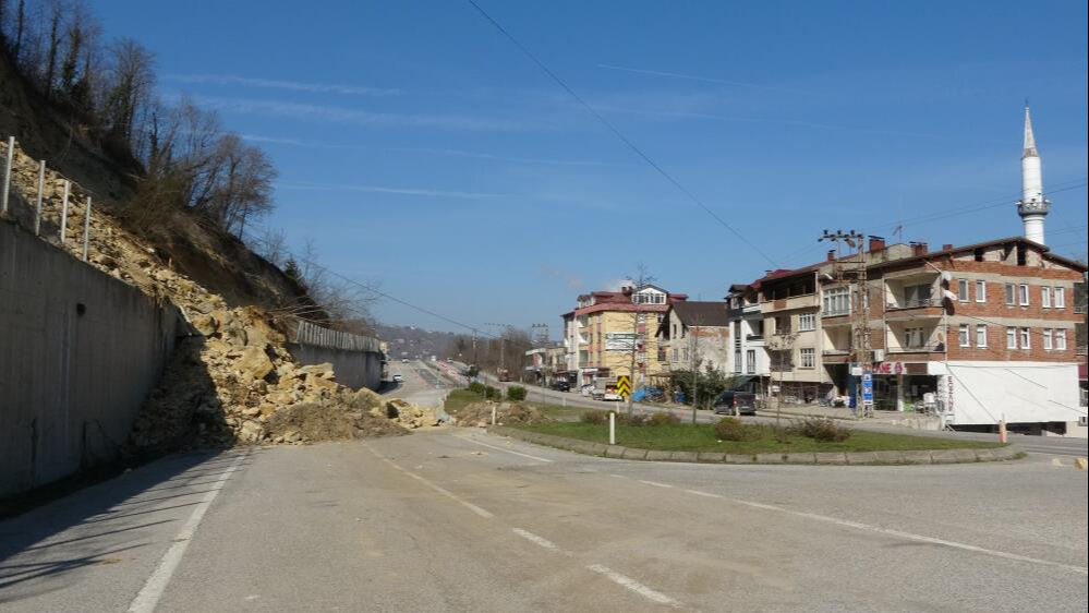 Heyelandan saniyeler ile kurtuldu! 