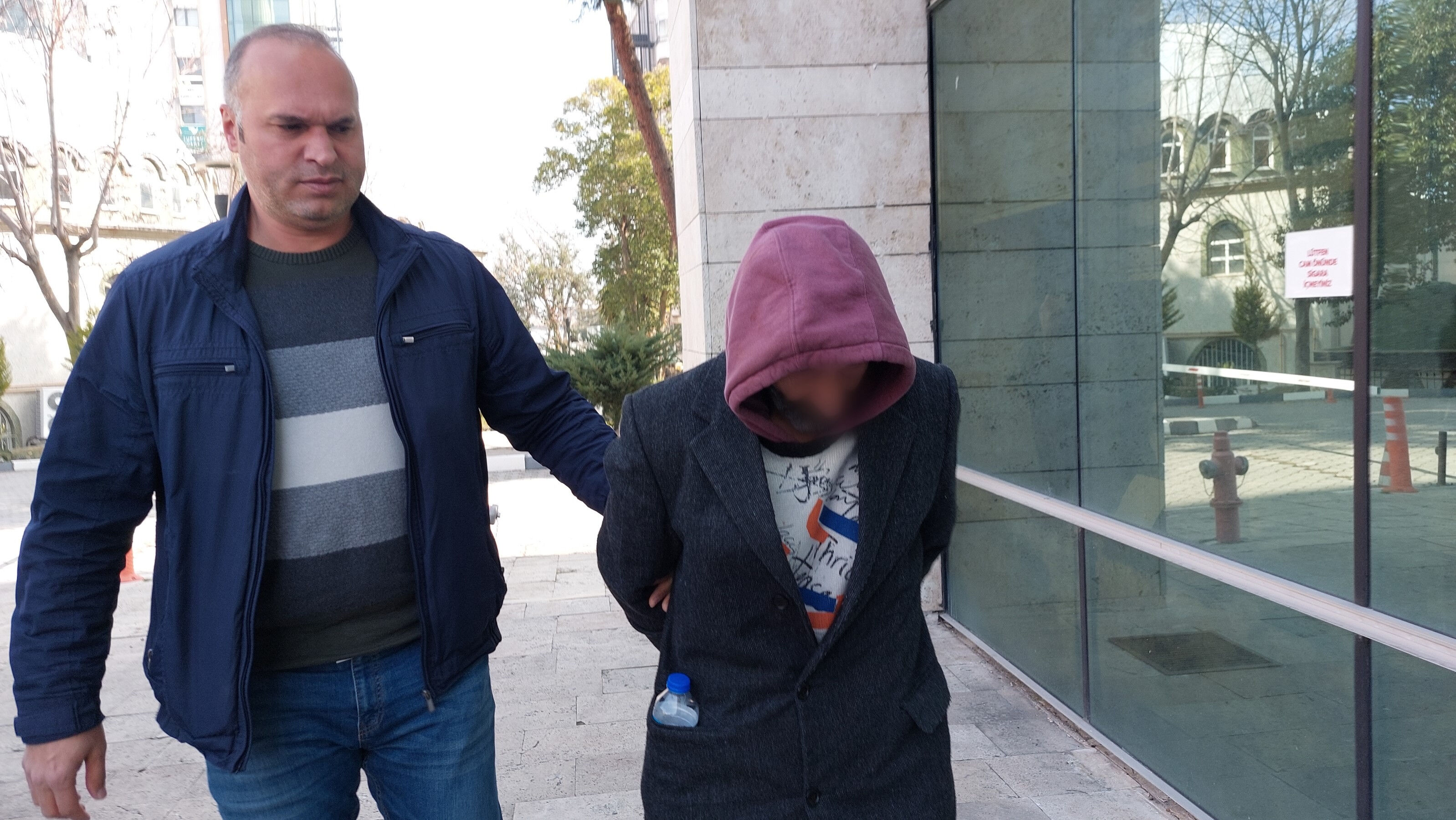 İftar sofrasında ikiz kardeşini bıçakladı! Dikkat çeken soyadı detayı İftar sofrasında ikiz kardeşini bıçakladı! Dikkat çeken soyadı detayı - 1. Resim