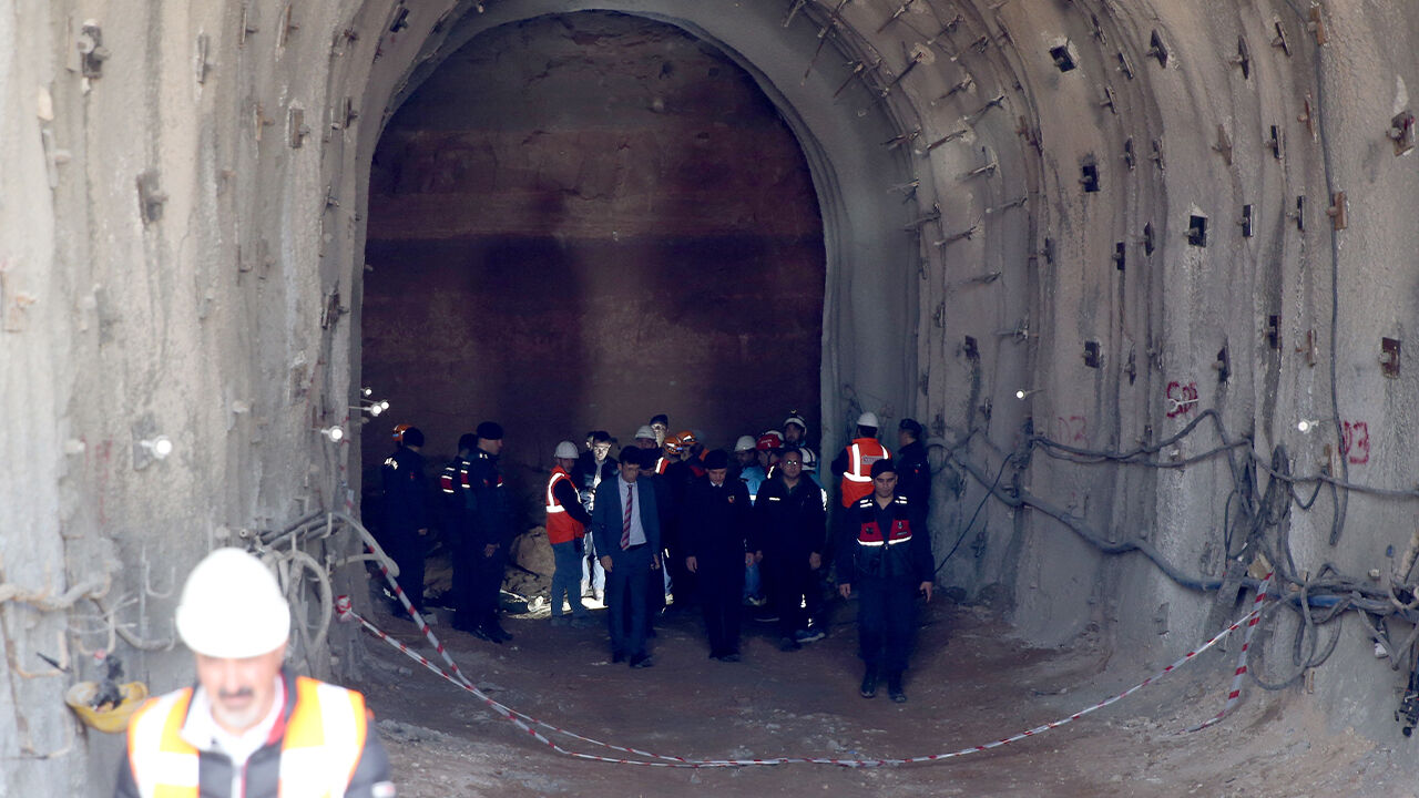 Kayseri'deki hızlı tren inşaatından acı haber! Vali Gökmen Çiçek'ten TGRT Haber'e özel açıklama Kayseri'deki hızlı tren inşaatından acı haber! Vali Gökmen Çiçek'ten TGRT Haber'e özel açıklama - 2. Resim
