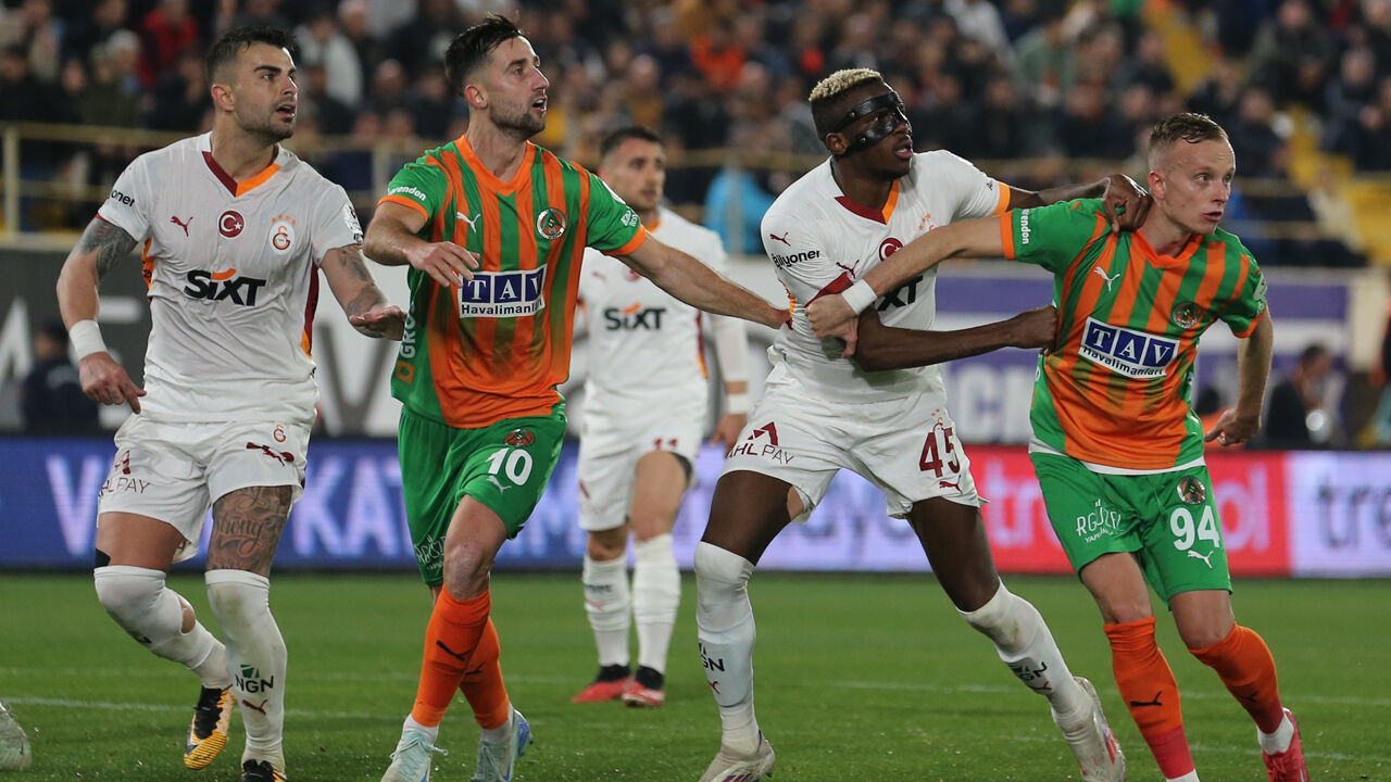 "Okan Buruk çorbaya çevirdi işi" Spor yazarları Galatasaray için ne dedi? "Okan Buruk çorbaya çevirdi işi" Spor yazarları Galatasaray için ne dedi? - 1. Resim