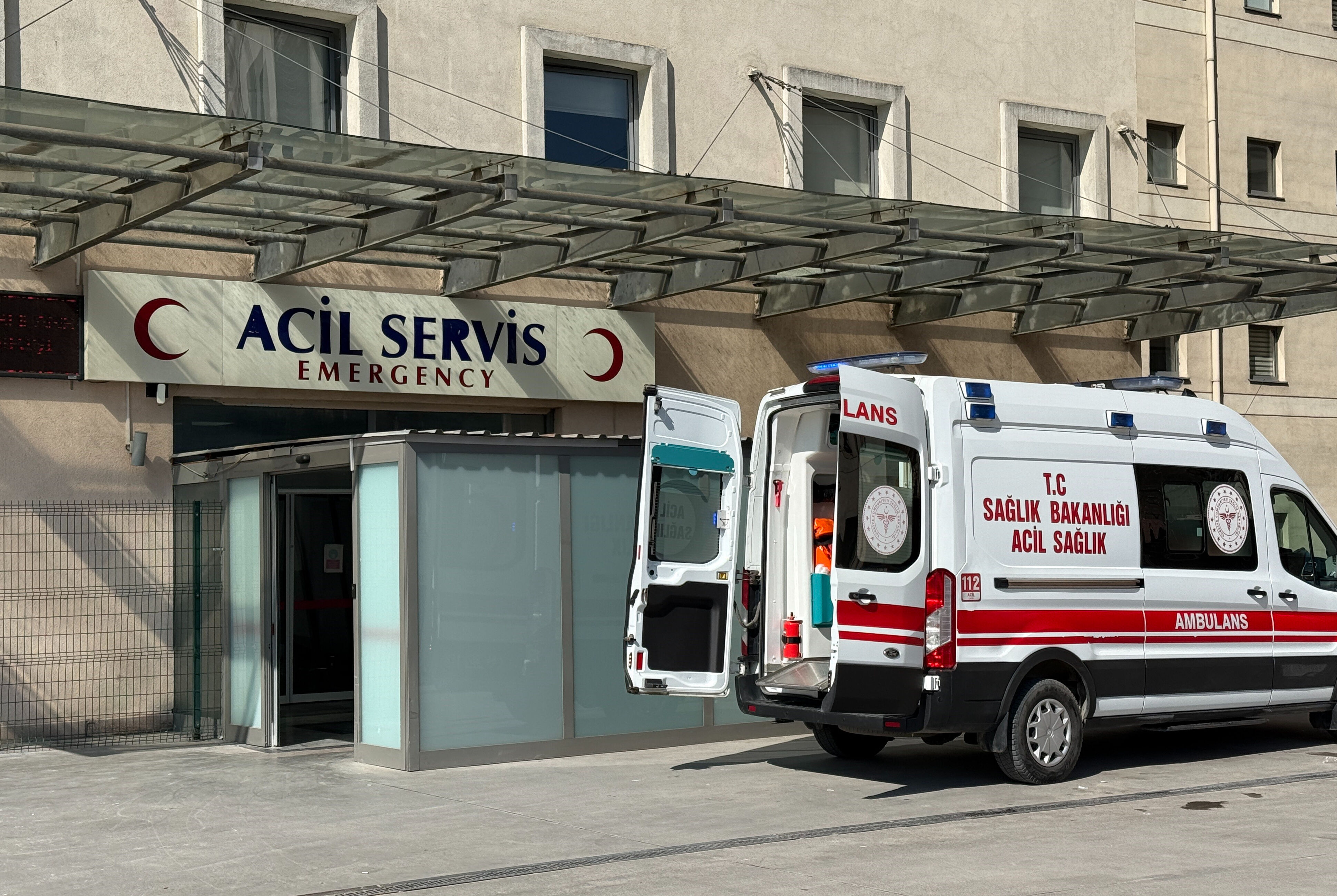 Okulda vahşet! Zilden rahatsız oldu, müdürün boğazını kesti Okuldan vahşet! Zilden rahatsız oldu, müdürün boğazını kesti - 1. Resim