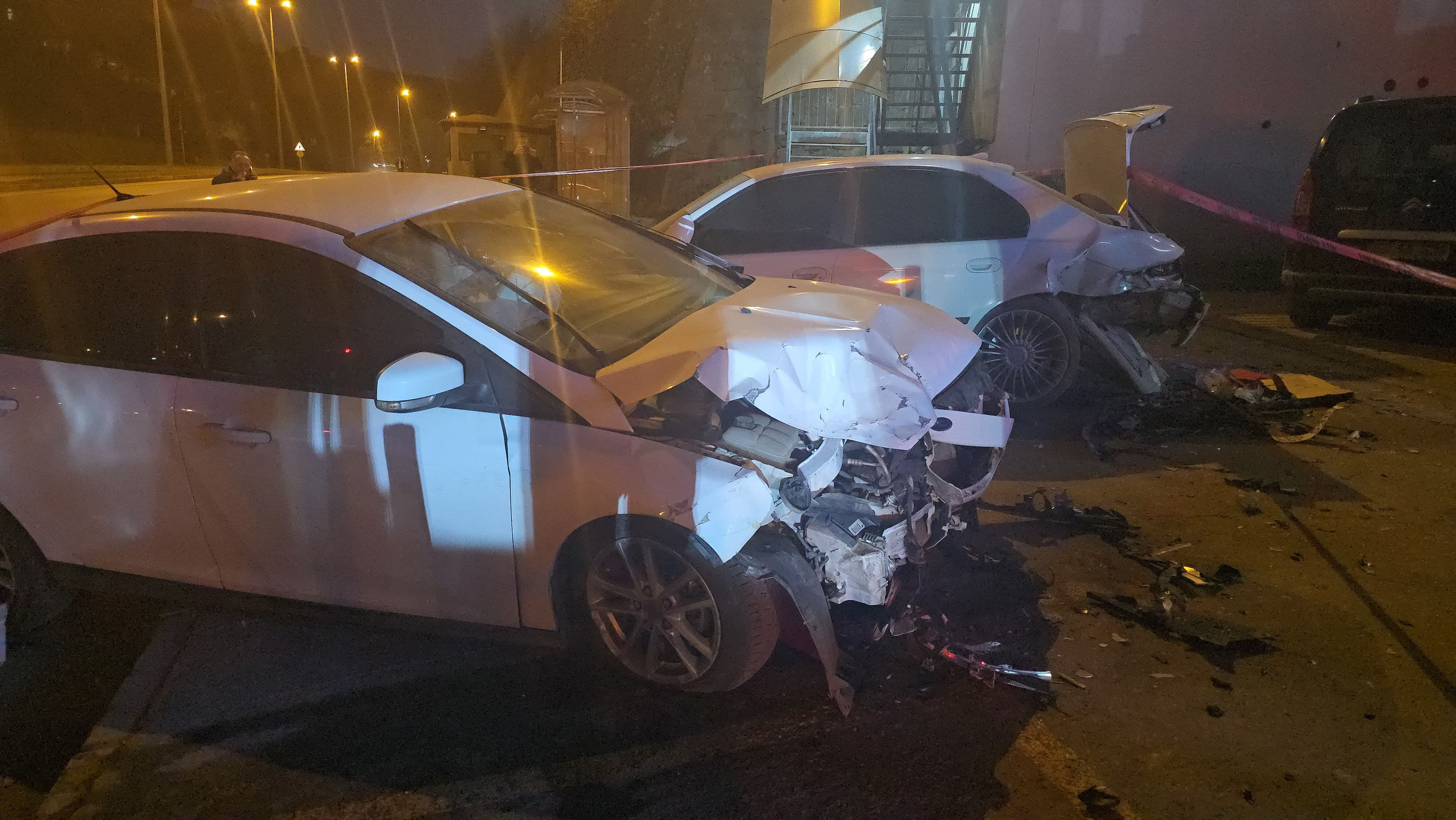 Polis aracı zincirleme kazaya karıştı! 2'si polis 4 kişi yaralandı - 1. Resim