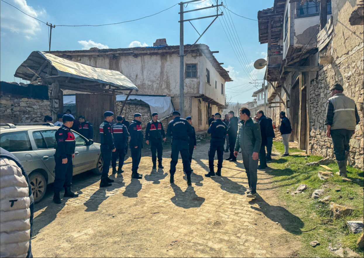 Sokak ortasında av tüfeğiyle dehşet saçtı! Komşularının katili oldu - 1. Resim