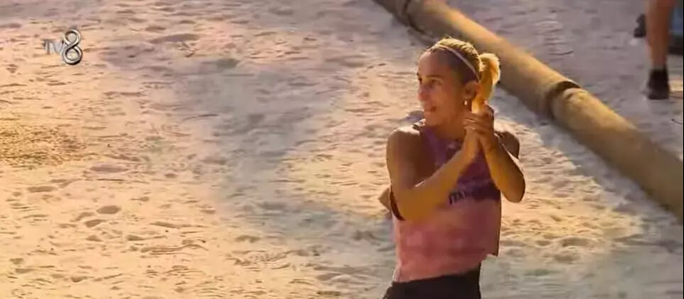 Survivor'da şaşırtan anlar! Çantasını alıp gitti: Apar topar acil durum konseyi toplandı... - 1. Resim