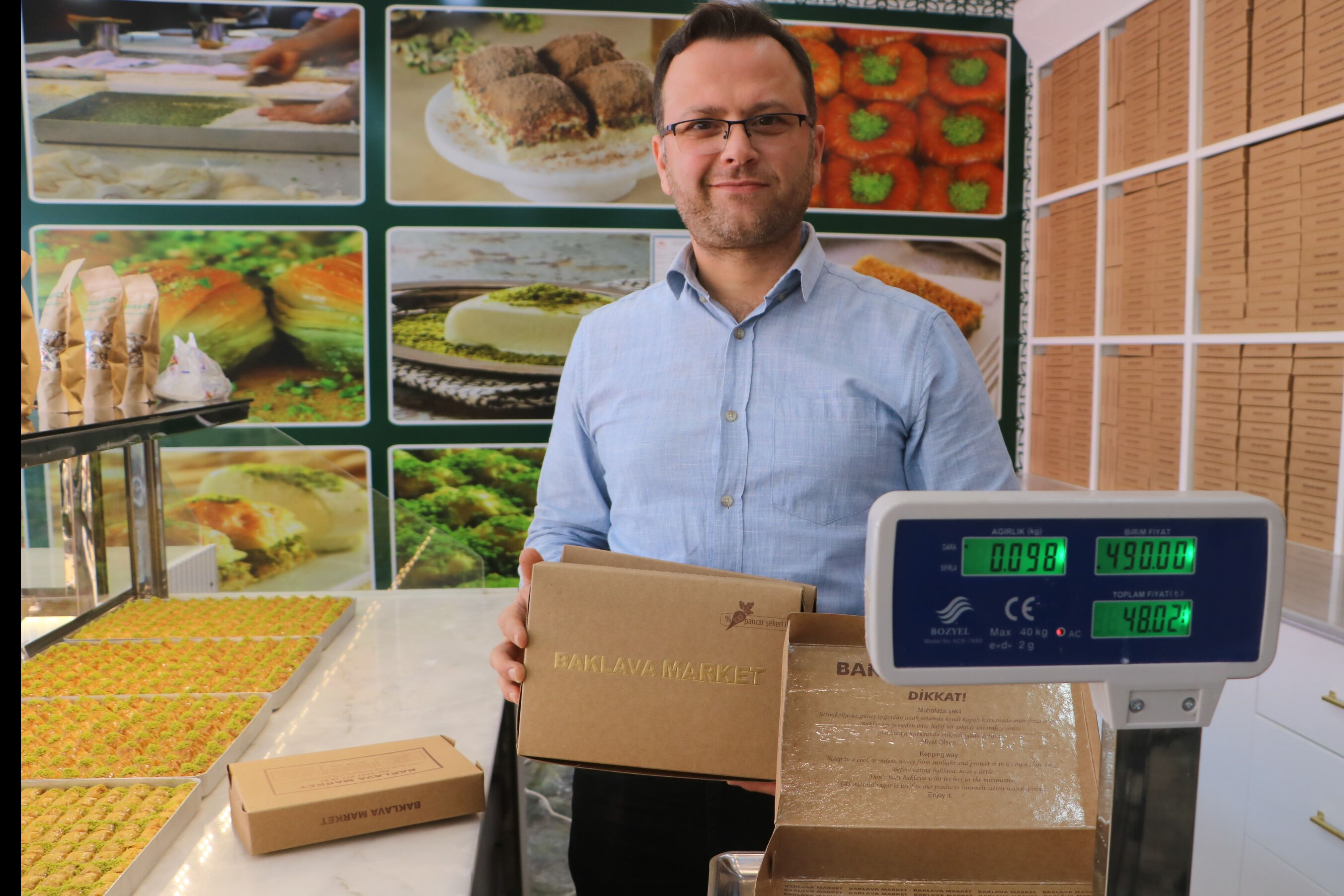 21 şubesine astığı pankartla vatandaşın yüzünü güldürdü: Adana ve Hatay'da tartışma son buldu - 3. Resim