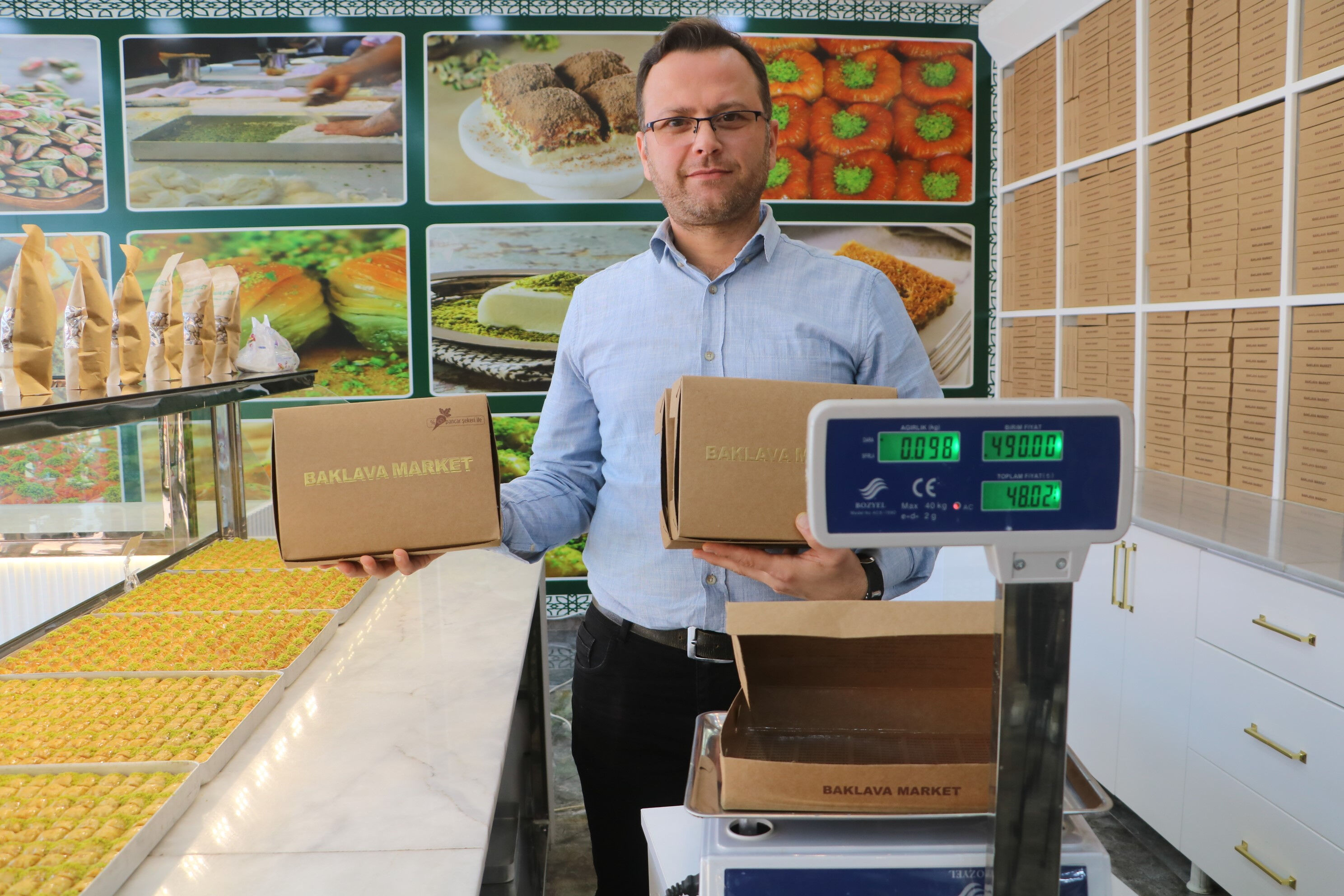 21 şubesine astığı pankartla vatandaşın yüzünü güldürdü: Adana ve Hatay'da tartışma son buldu - 2. Resim