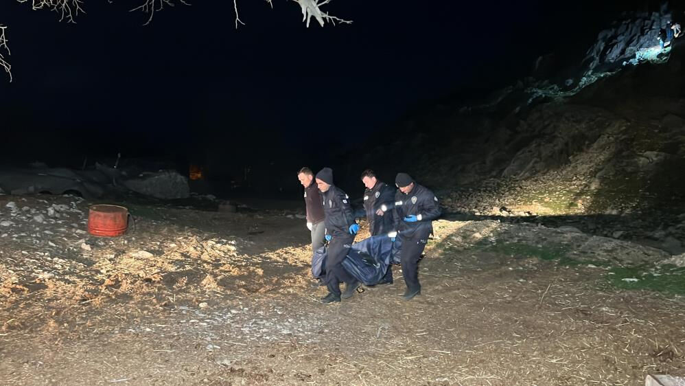 80 yaşındaki kadının feci &ouml;l&uuml;m&uuml;! Kayalıklardan d&uuml;şt&uuml; - 1. Resim