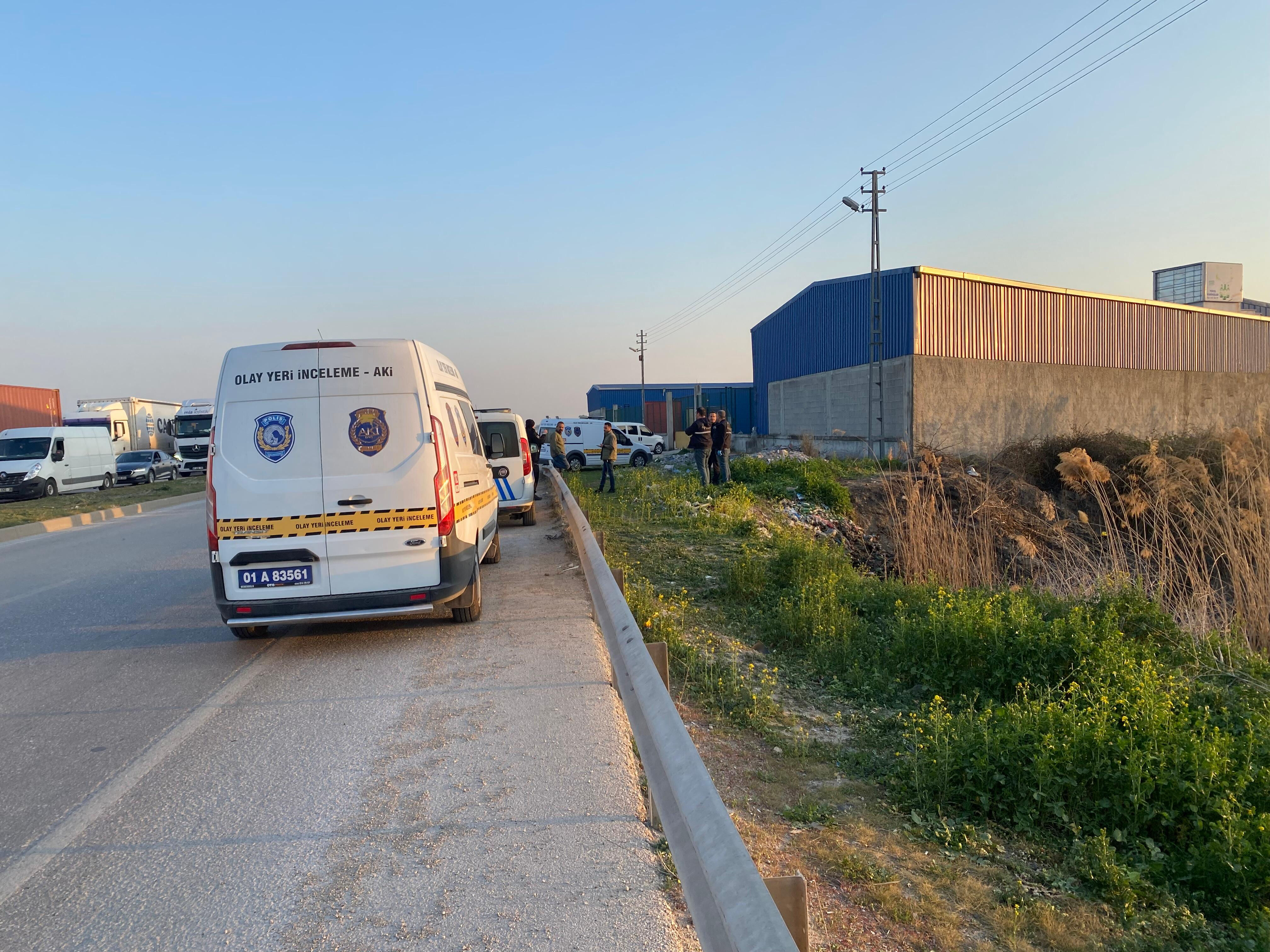 Adana'da kan donduran olay! Aracı arıza yapan vatandaş rastgele buldu Adana'da kan donduran olay! Aracı arıza yapan vatandaş rastgele buldu - 1. Resim