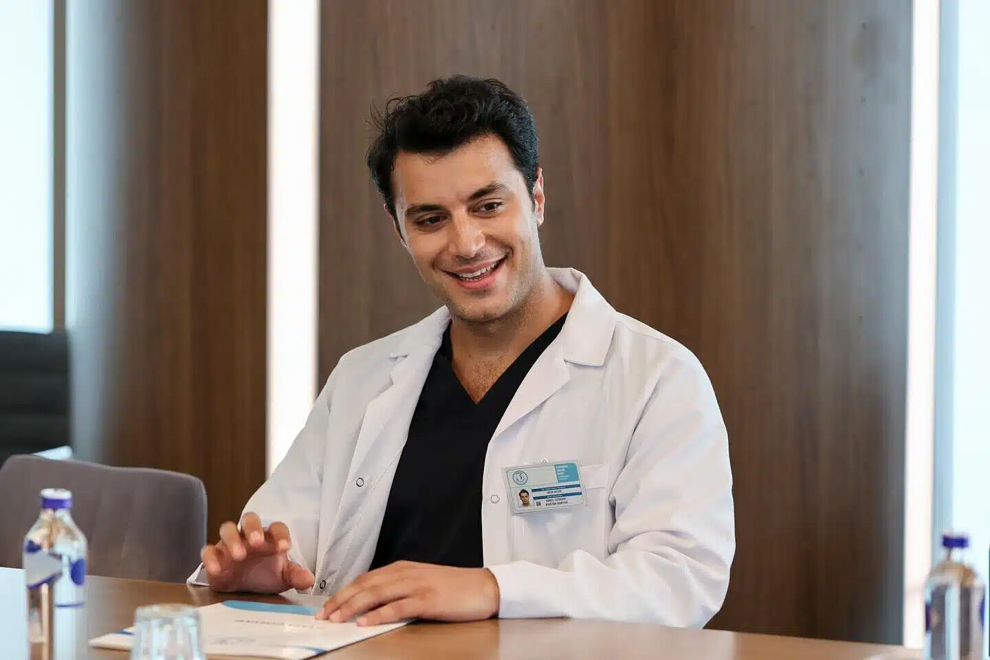 Devrim Kabacaoğlu kimdir? Bahar'ın Uğur'u Devrim Kabacaoğlu diziden ayrılıyor mu? - 1. Resim