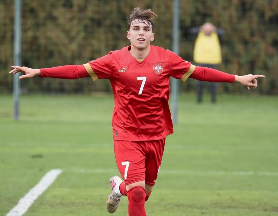 Fenerbahçe rotasını 18'lik genç yeteneğe çevirdi! Cvetkovic için harekete geçildi - 1. Resim