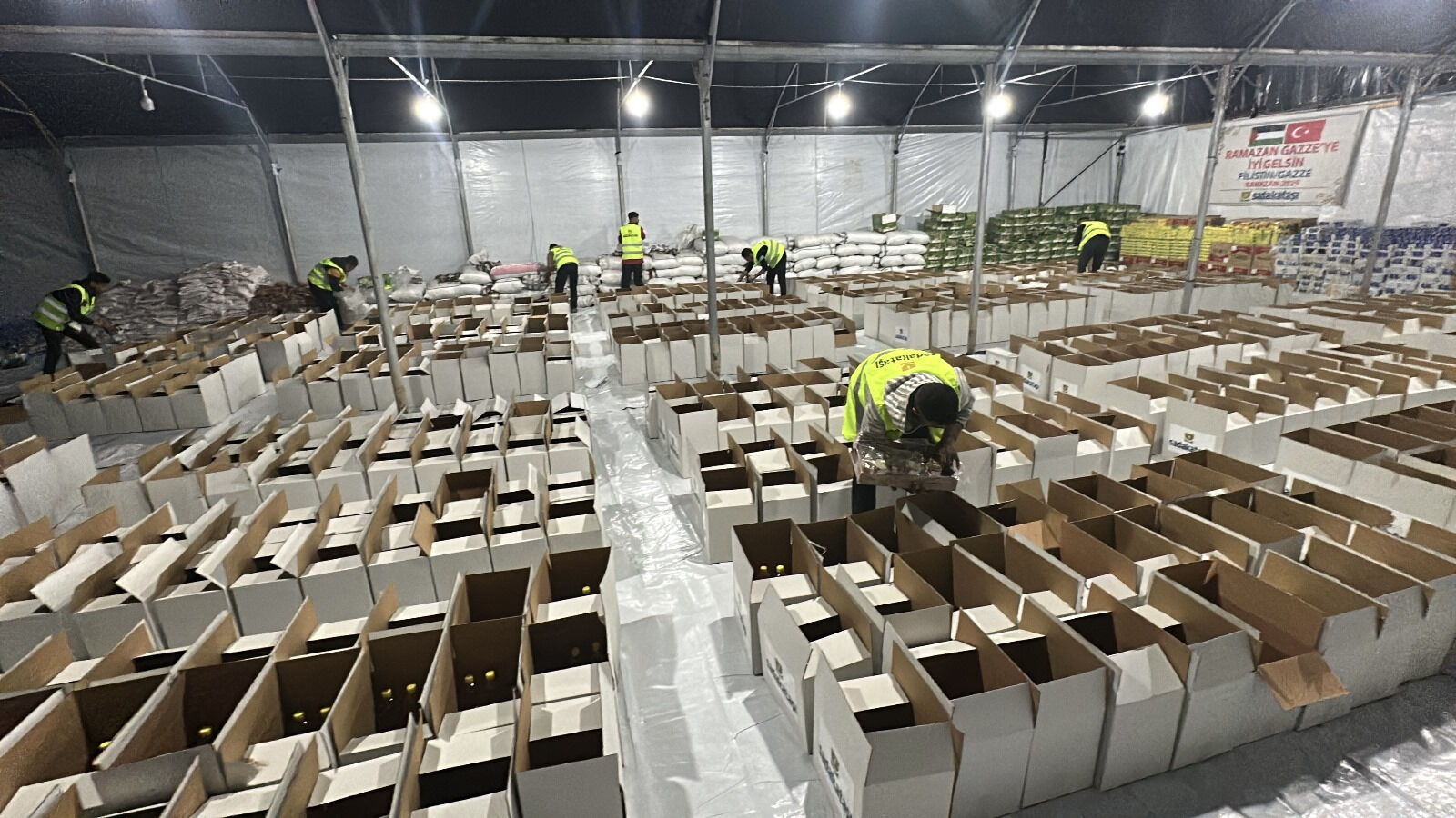 Sadakataşı Gazze&rsquo;ye yardım konvoyu ulaştırdı - 1. Resim