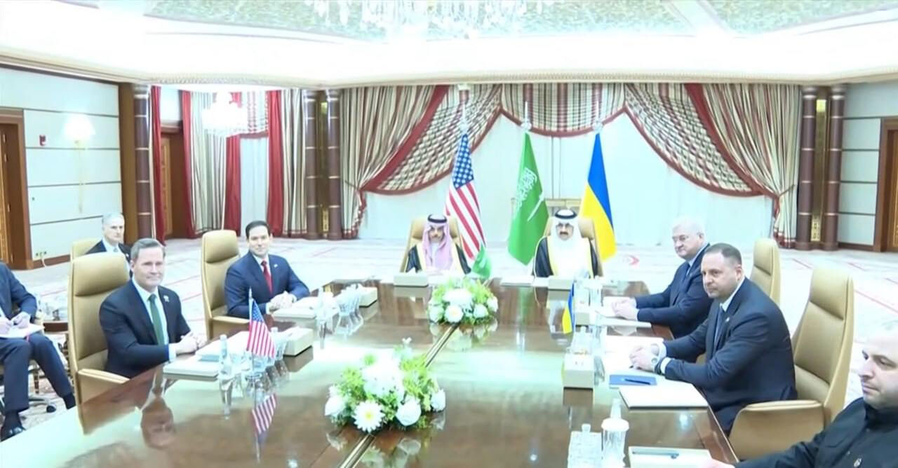 Trump'la gerilimin ardından sürpriz görüşme: Zelenskiy, ABD heyetiyle Cidde'de - 1. Resim