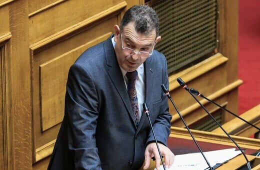 Ulusal Resim Galerisi'nde eserleri tahrip eden Yunanlı milletvekili gözaltına alındı! - 1. Resim