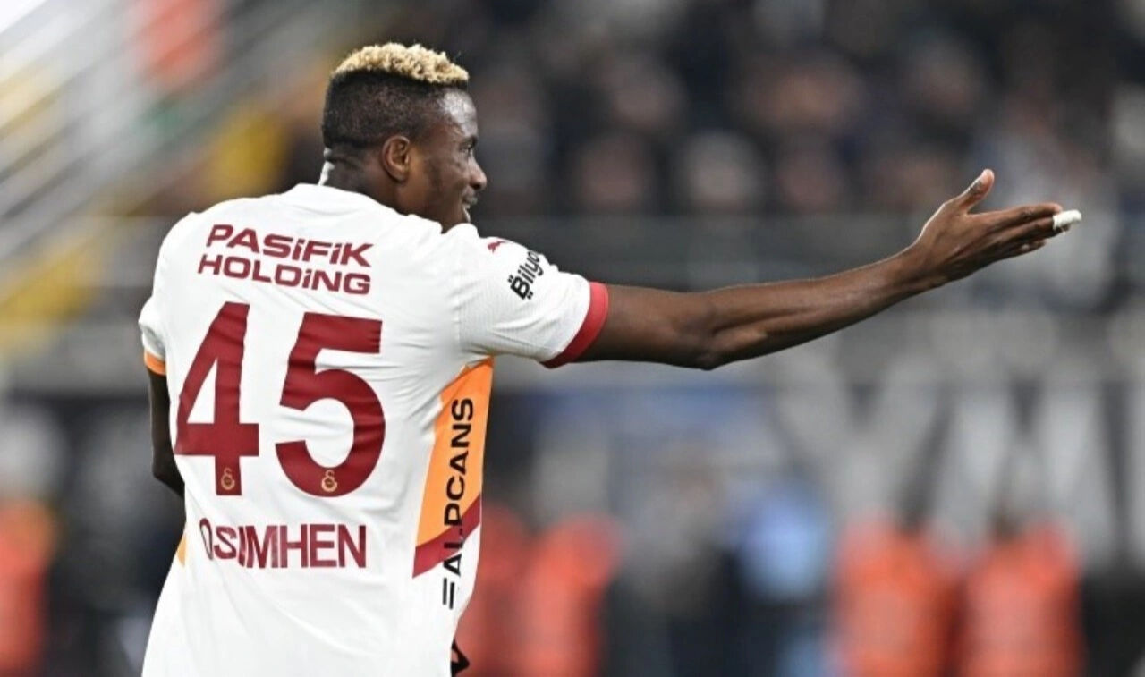 Victor Osimhen, kalma şartlarını belirledi! "15 milyon isterim" Victor Osimhen, kalma şartlarını belirledi! "15 milyon isterim" - 3. Resim
