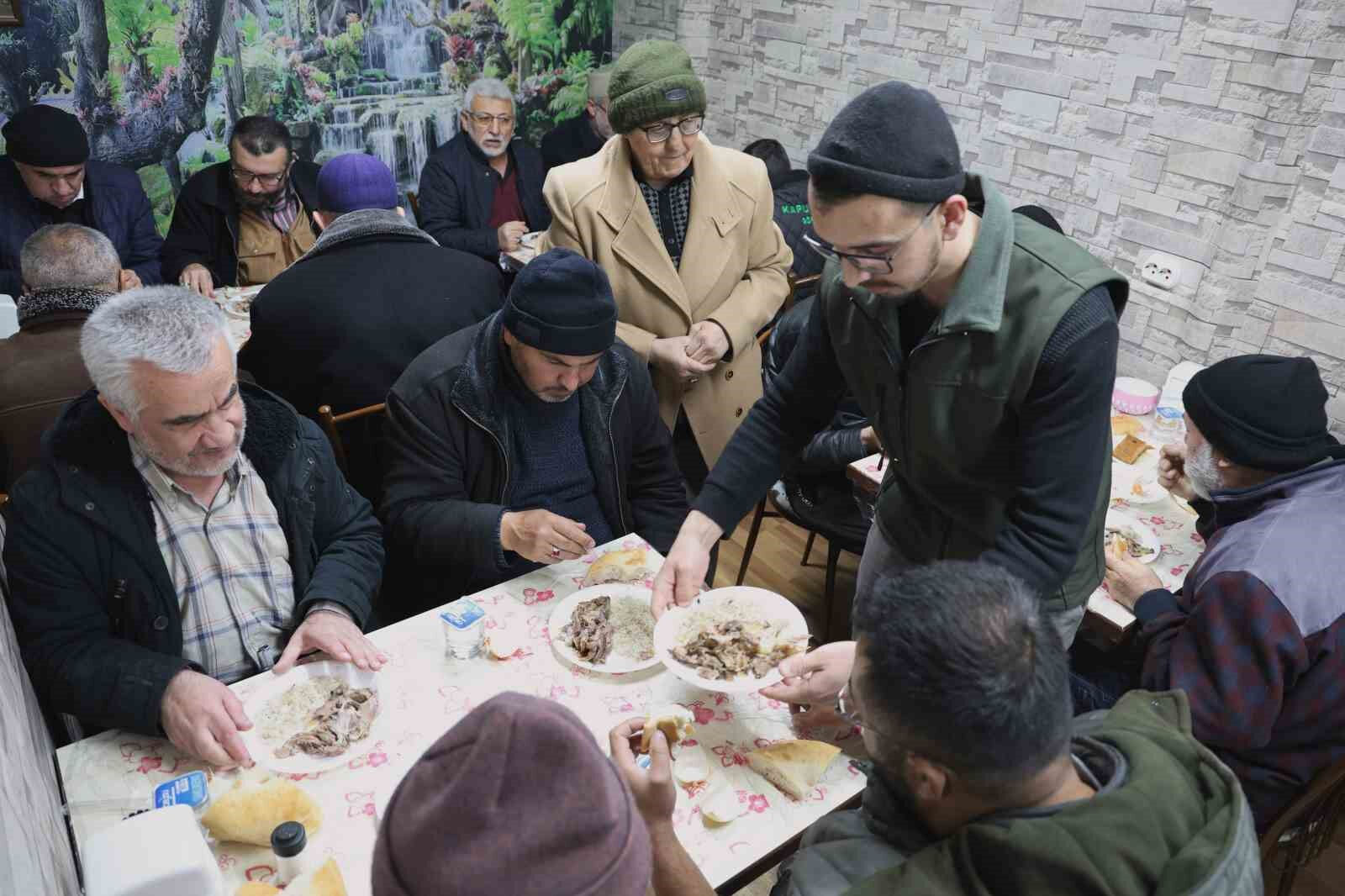Yemek yedikten sonra hangi dua okunur? Peygamber efendimizin yemek duası, yemek duası arapça okunuşu - 3. Resim