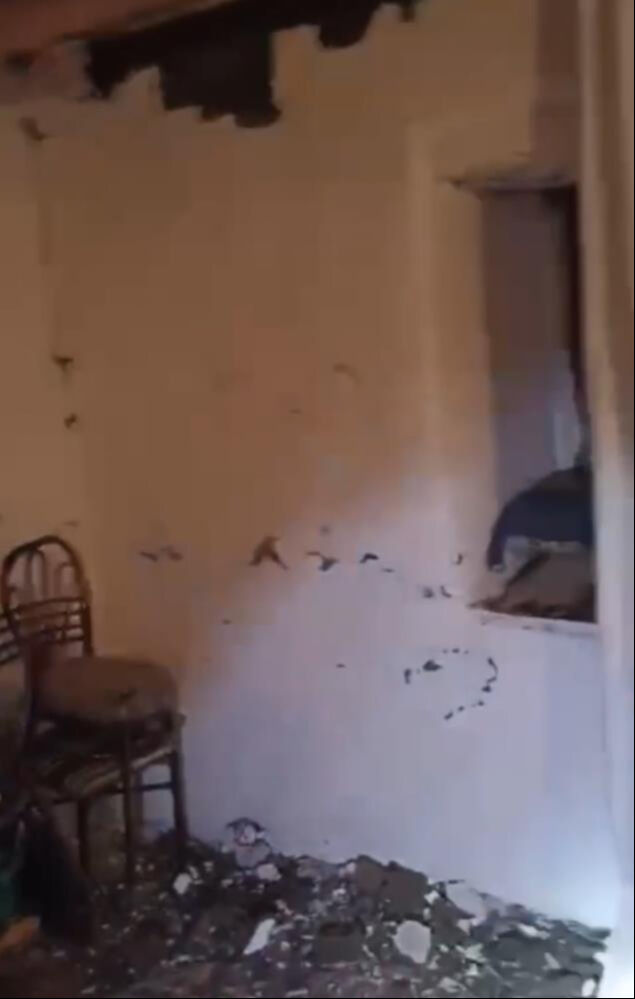 4,8 ile sallandılar! Hakkari'de evlerin duvarları çatladı, camilerden anons yapıldı... - 4. Resim