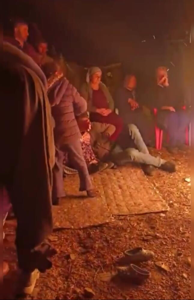 4,8 ile sallandılar! Hakkari'de evlerin duvarları çatladı, camilerden anons yapıldı... - 3. Resim