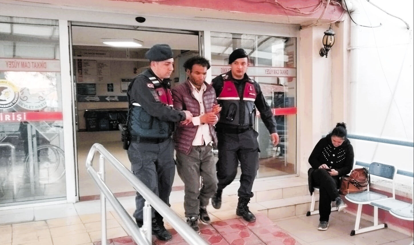 Babasının başını ezerek katletmişti! Olayın detayları da cinayetin sebebi de kan dondurdu - 2. Resim