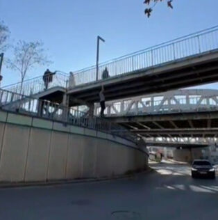 Beğeni ve tık uğruna canından oluyordu! İki ayağını birden kırdı, o anlar kamerada - 1. Resim