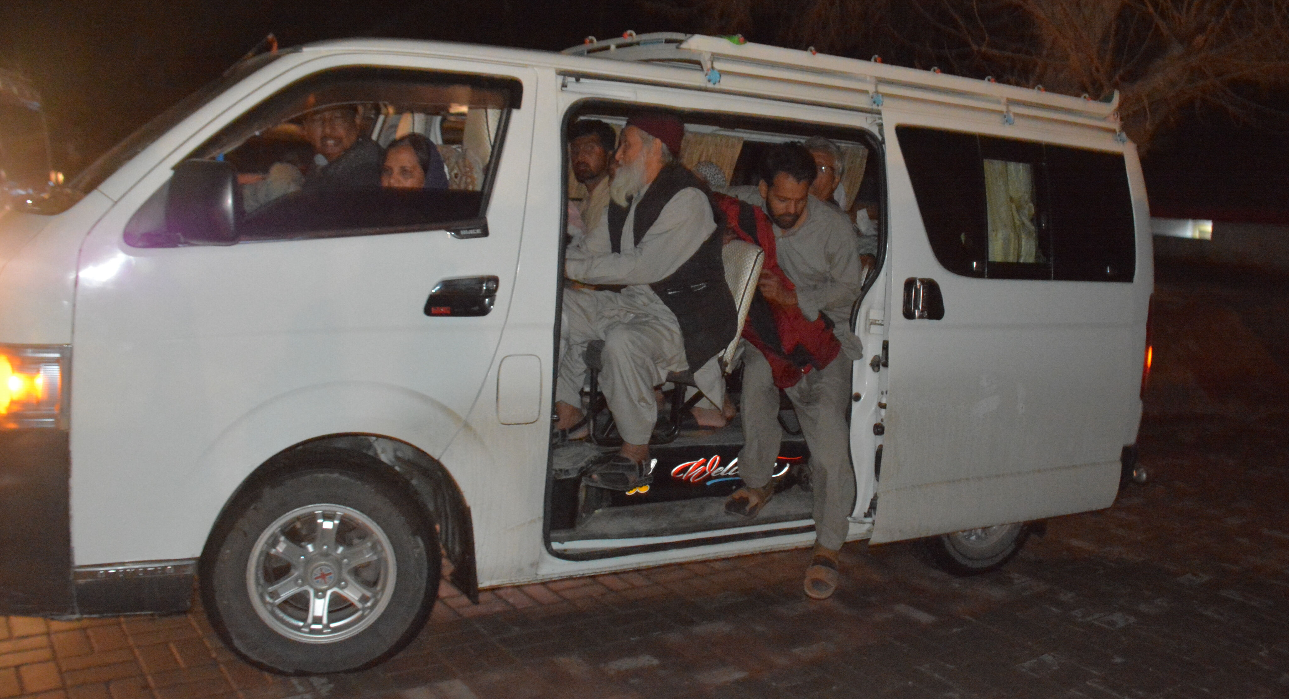 Pakistan'daki tren saldırısında acı bilanço ortaya çıktı! Çok sayıda ölü ve yaralı var - 3. Resim