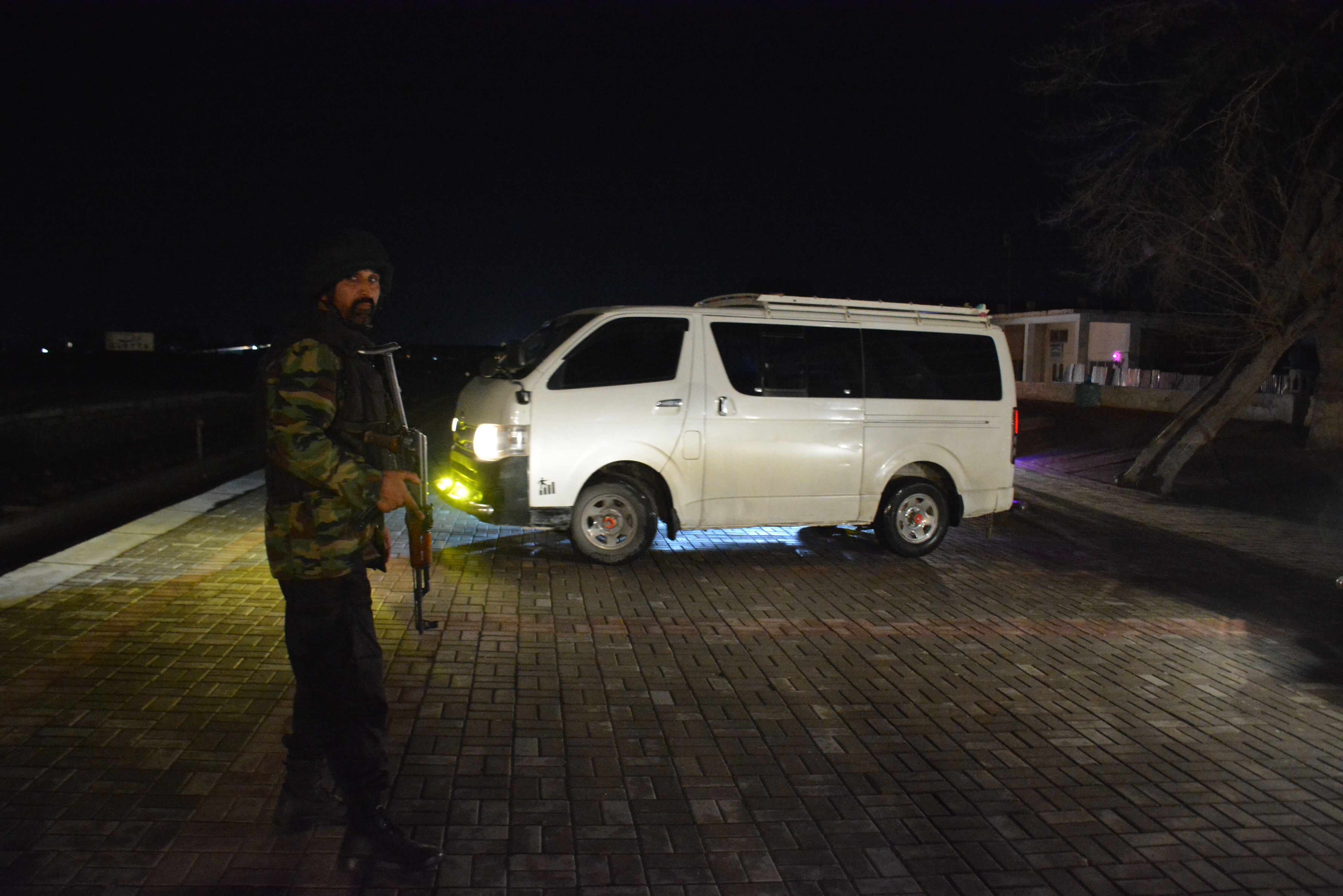 Pakistan'daki tren saldırısında acı bilanço ortaya çıktı! Çok sayıda ölü ve yaralı var - 1. Resim