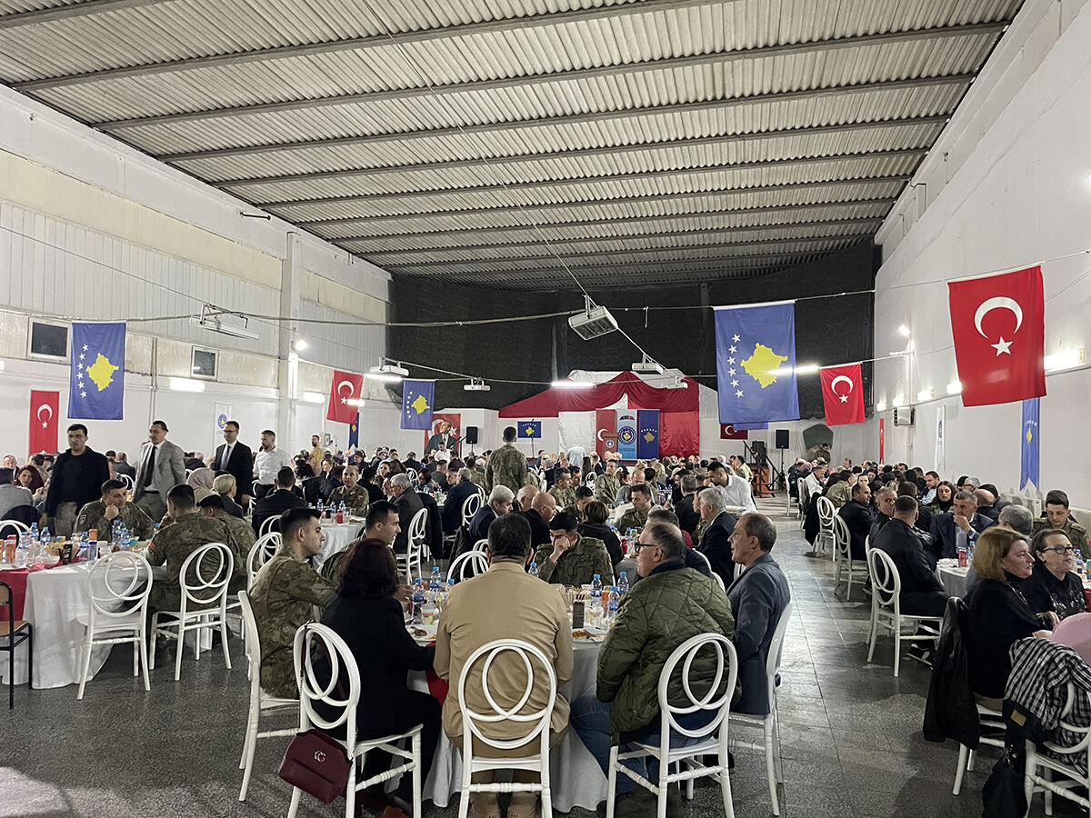 Türk askerinden Kosova'da iftar! Sultan Murat Kışlası’nda ramazan geleneği Türk askerinden Kosova'da iftar! Sultan Murat Kışlası’nda ramazan geleneği - 3. Resim