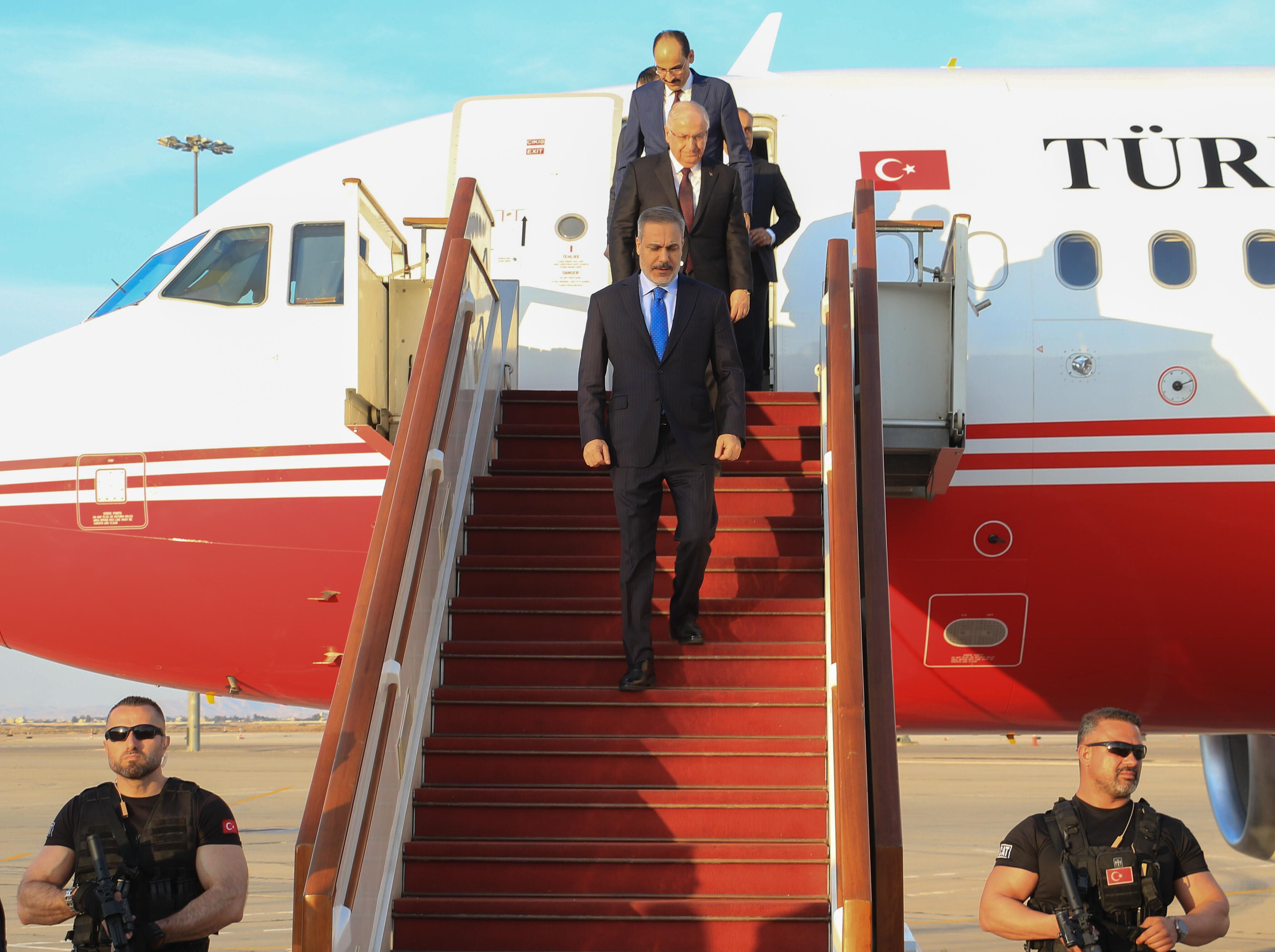 Bakanlar Fidan ve Güler ile MİT Başkanı Kalın Suriye'nin başkenti Şam'da! Bakanlar Fidan ve Güler ile MİT Başkanı Kalın Suriye'nin başkenti Şam'da! - 2. Resim