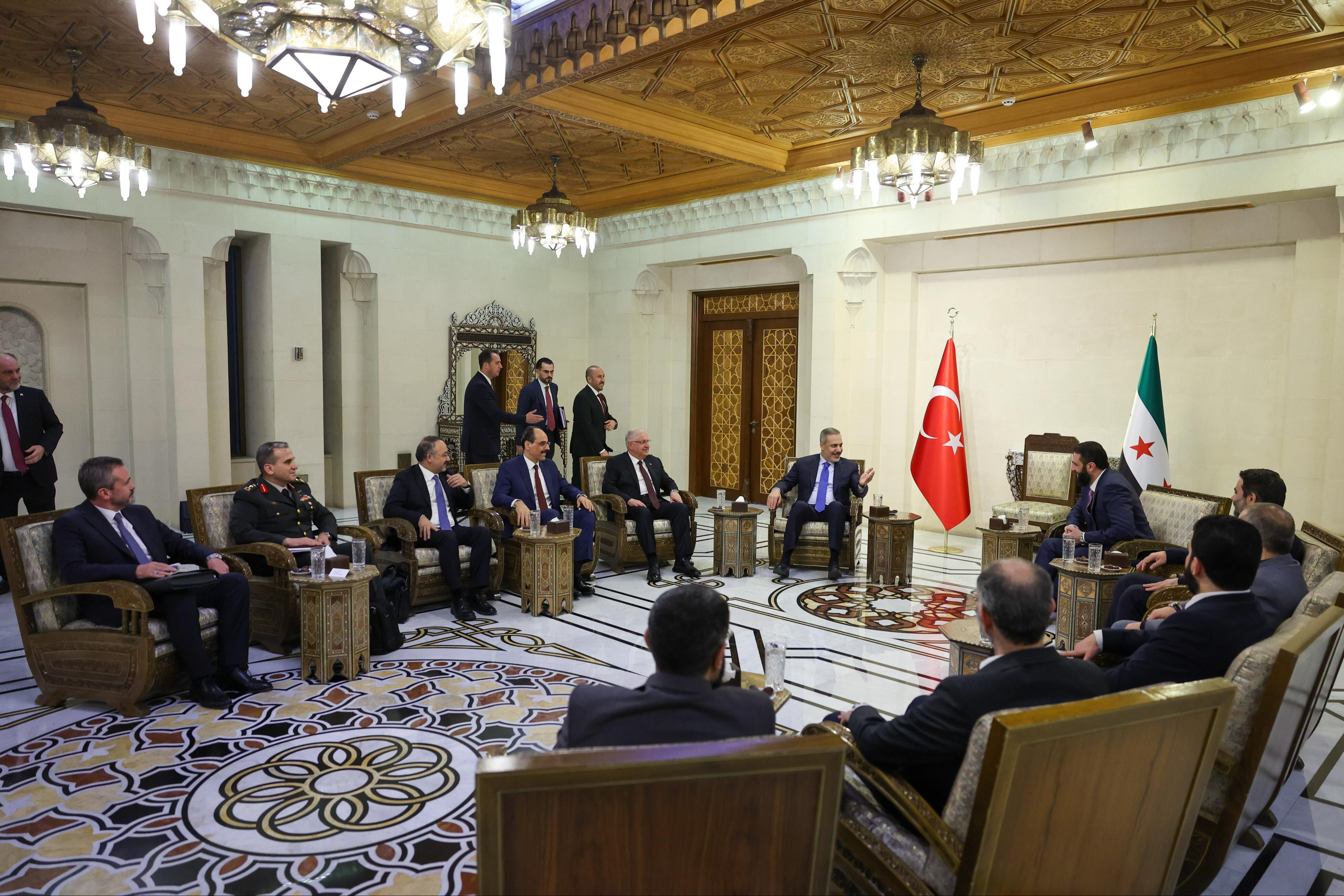 Bakanlar Fidan ve Güler ile MİT Başkanı Kalın Suriye'nin başkenti Şam'da! Bakanlar Fidan ve Güler ile MİT Başkanı Kalın Suriye'nin başkenti Şam'da! - 1. Resim