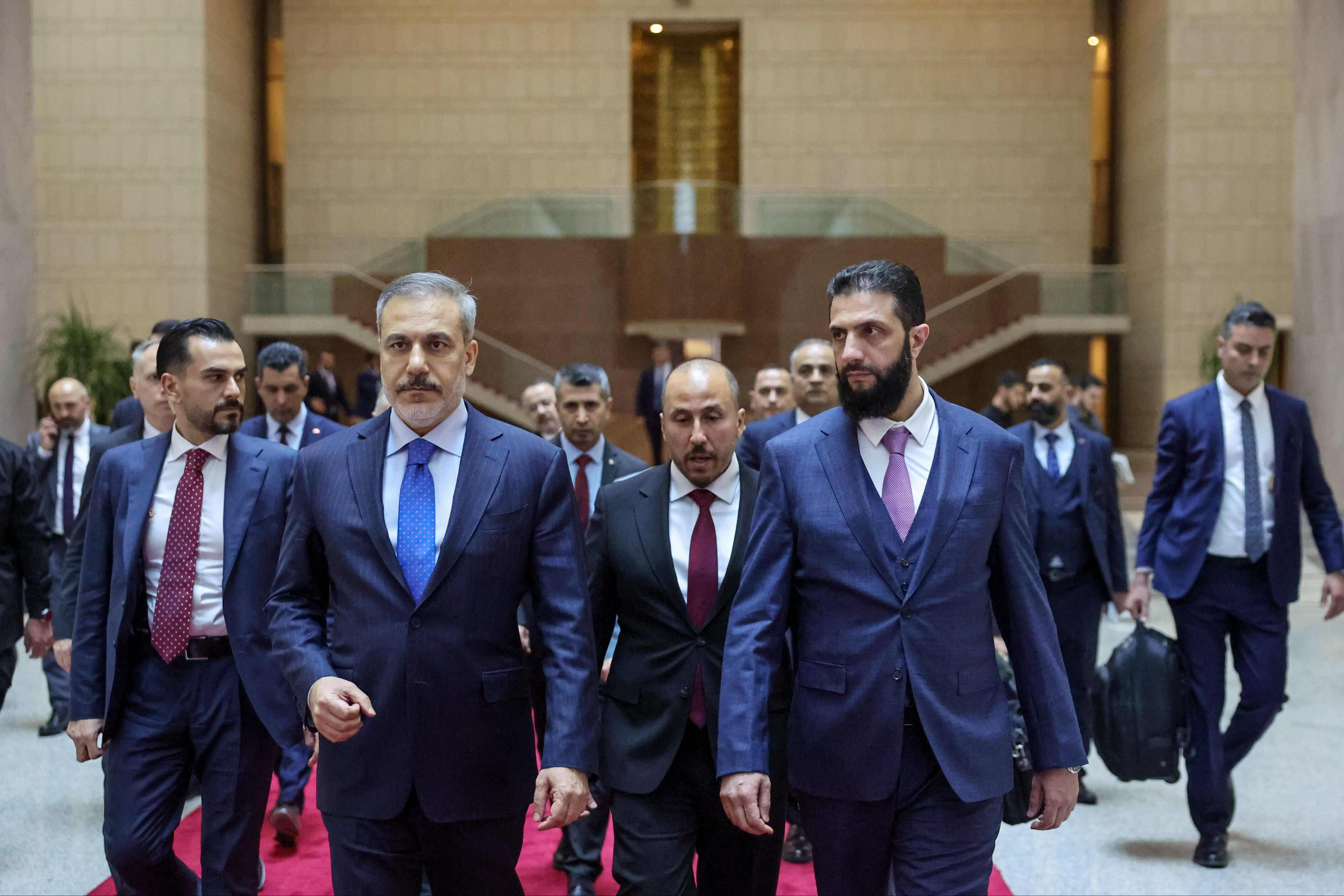 Bakanlar Fidan ve Güler ile MİT Başkanı Kalın Suriye'nin başkenti Şam'da! Bakanlar Fidan ve Güler ile MİT Başkanı Kalın Suriye'nin başkenti Şam'da! - 5. Resim