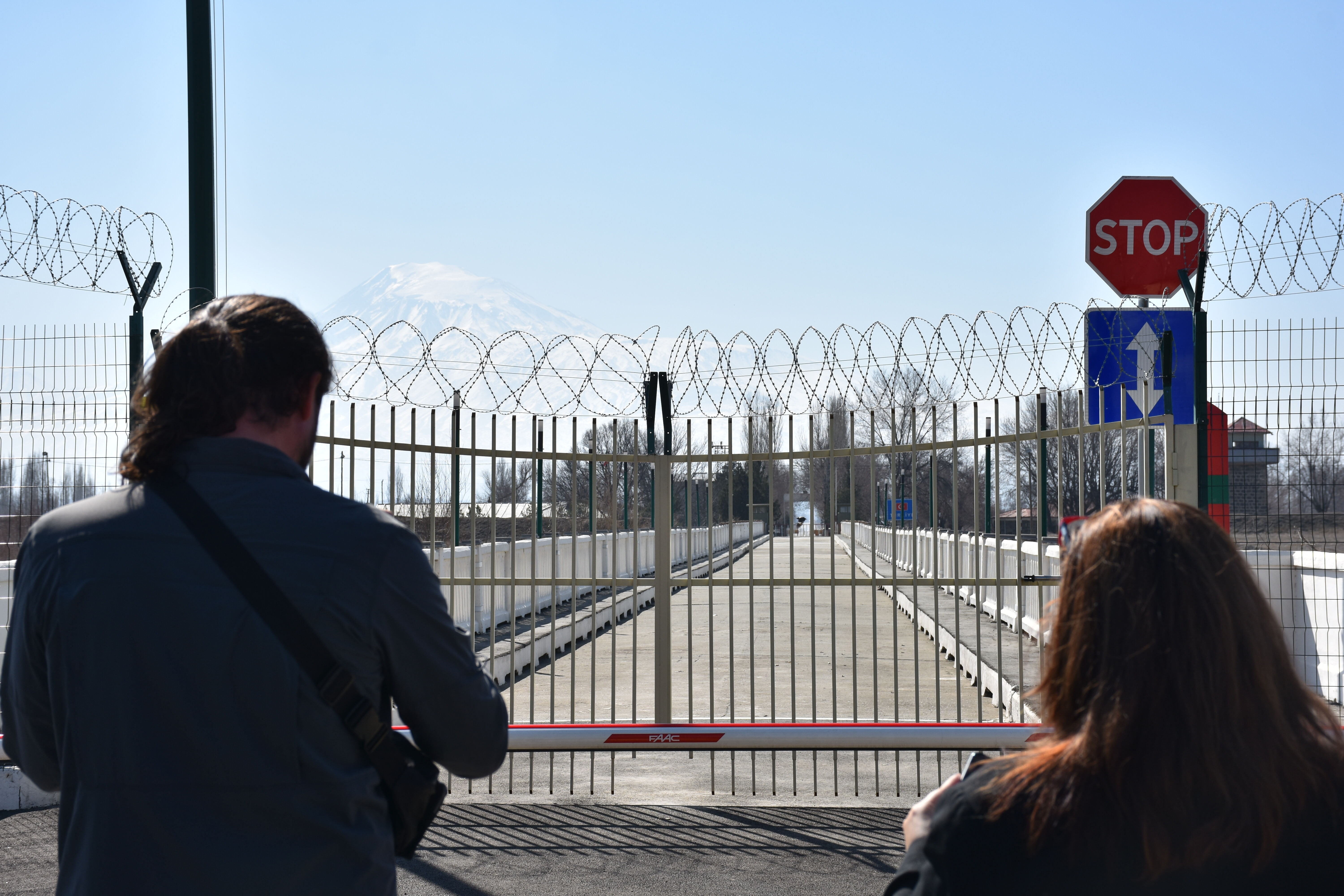 Ruslar çekildi, sınır Ermenilere kaldı: 1993'ten bu yana yalnızca bir şartla açılmıştı - 1. Resim