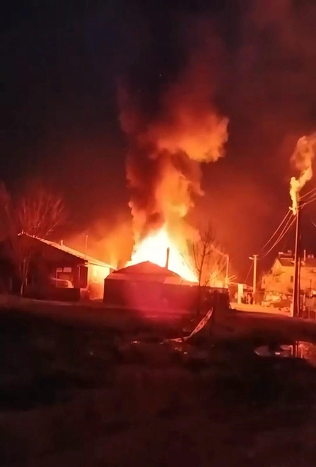 Sakarya'da bir ev küle döndü, alevlerin ardındaki gerçek kan dondurdu: Her şey 16 yaşındaki çocukla başladı... Sakarya'da bir ev küle döndü, alevlerin ardındaki gerçek kan dondurdu: Her şey 16 yaşındaki çocukla başladı... - 1. Resim