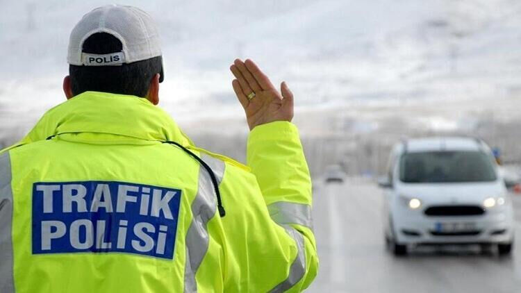 Trafik cezalarına zam geldi! Kırmızı ışıkta geçmenin cezası ne kadar? - 1. Resim