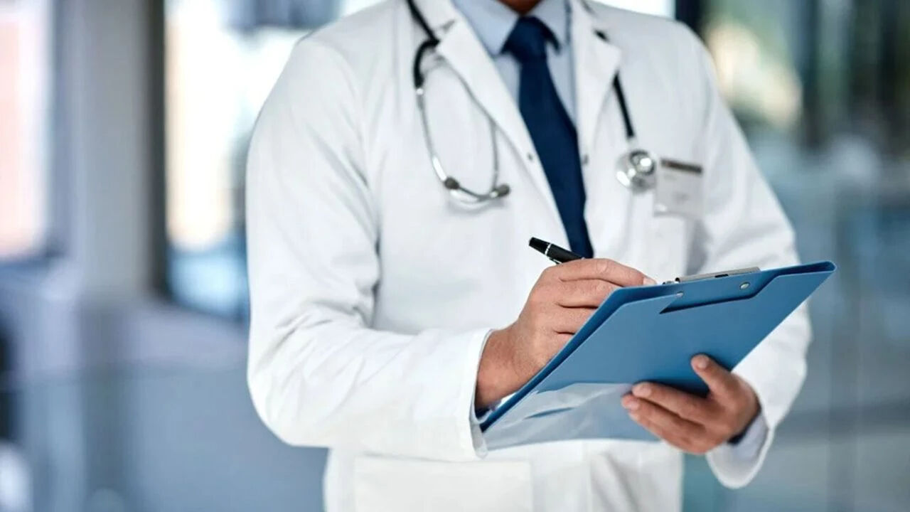 Yarın doktorlar grevde mi, çalışıyor mu? 14 Mart sağlık ocakları ve hastaneler açık mı? Yarın doktorlar grevde mi, çalışıyor mu? 14 Mart sağlık ocakları ve hastaneler açık mı? - 1. Resim