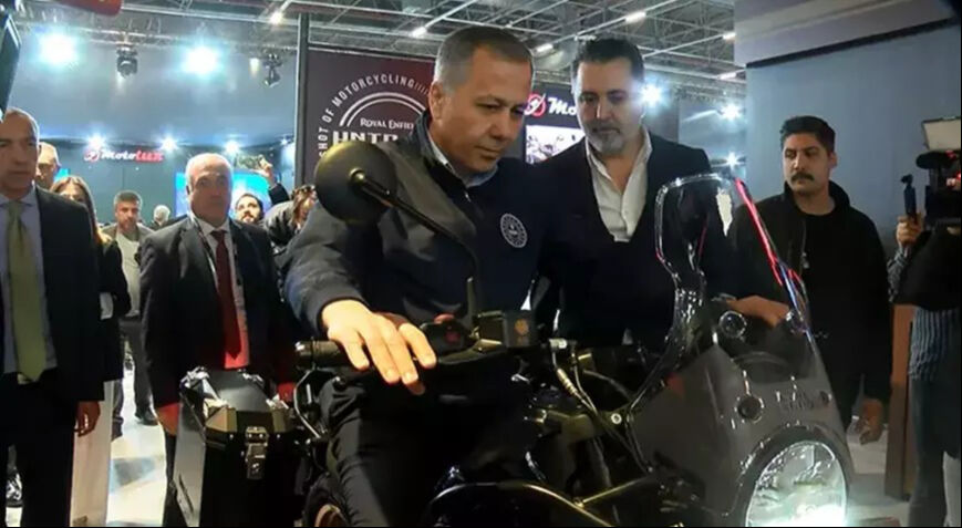 Yerlikaya dün açıklamıştı kampanya başladı: Kaskla yakıt alana 30 TL! Yerlikaya dün açıklamıştı kampanya başladı: Kaskla yakıt alana 30 TL! - 1. Resim