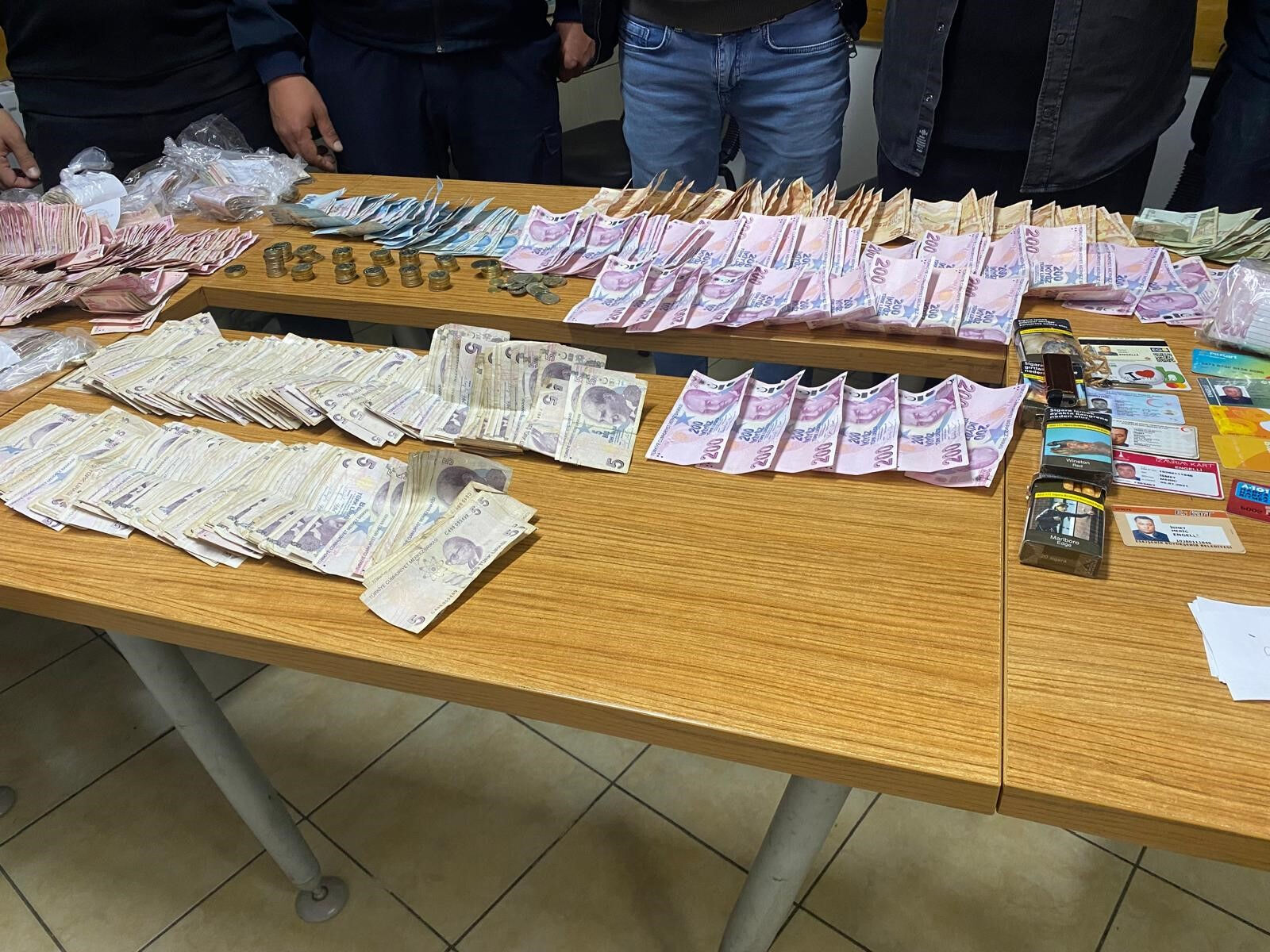 8 kişi saya saya bitiremedi! Şehir şehir gezen dilencinin hem yöntemi ve hem kazancı şaşırttı - 3. Resim