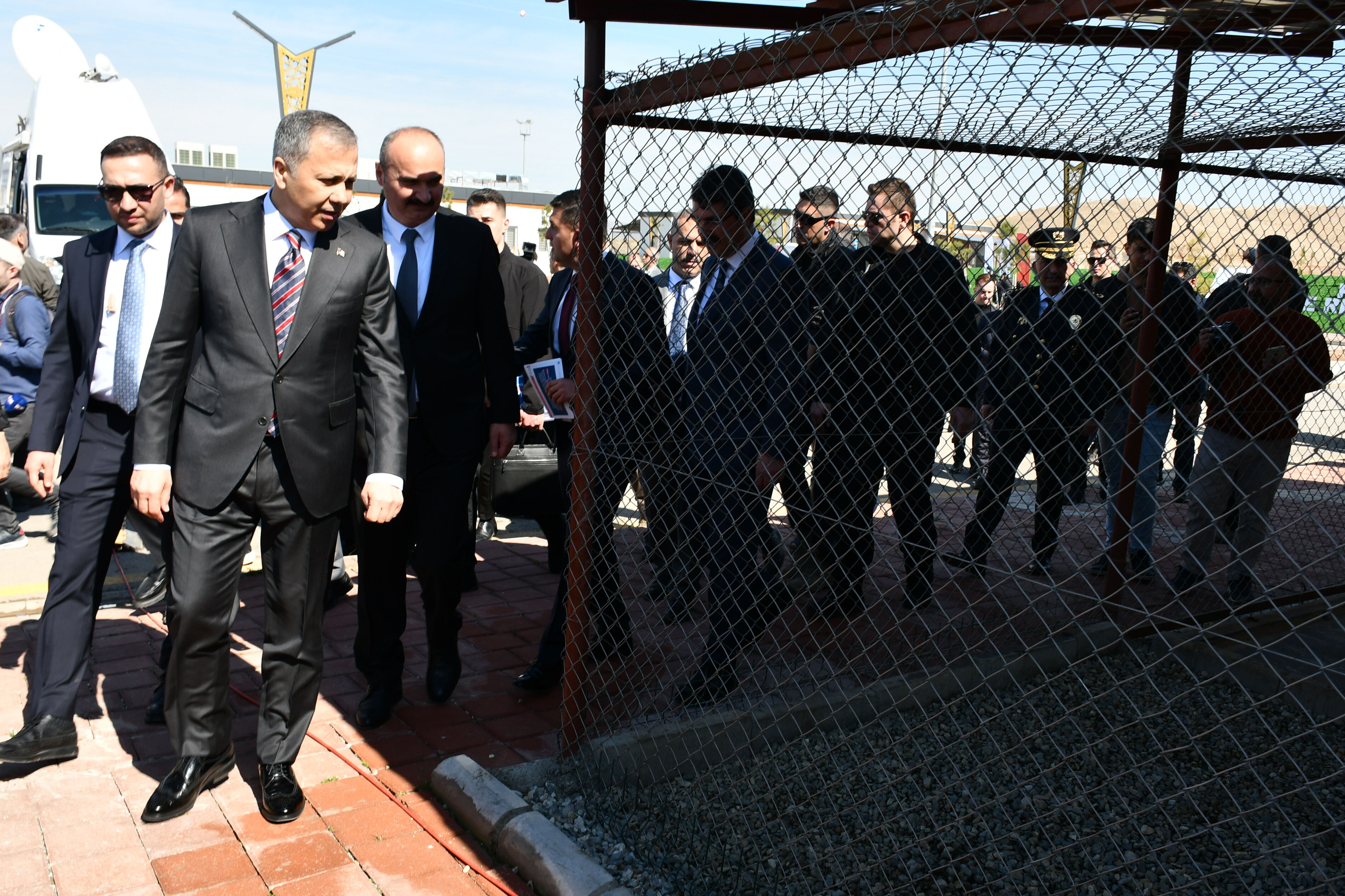 Başıboş sokak köpekleri dehşet saçmıştı! Bakan Yerlikaya: Belediyeler 2 ayda bir denetlenecek - 2. Resim